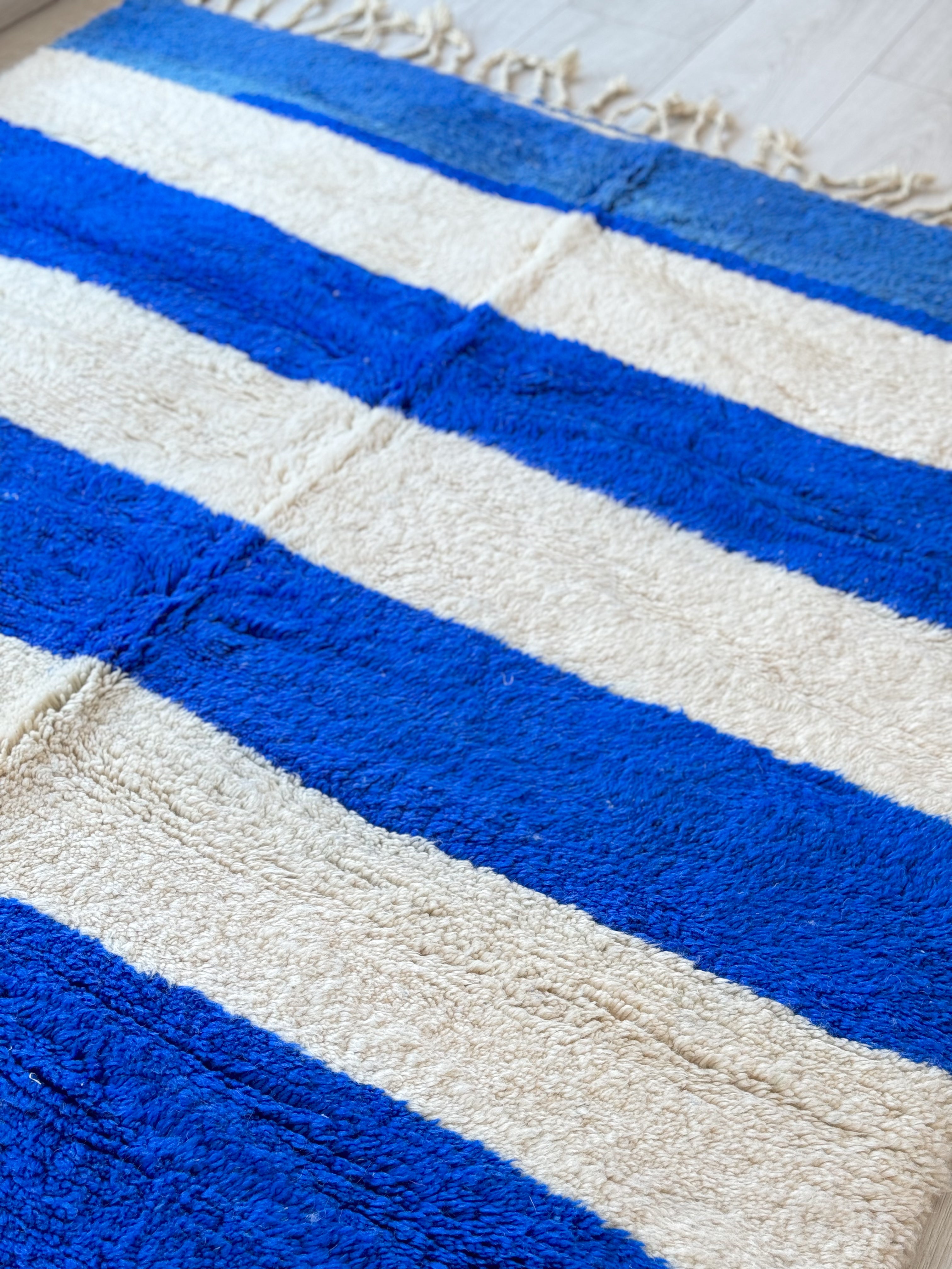 Blauer Berberteppich Majorelle, farbenfroher Beni Ouarain – Nr. 682