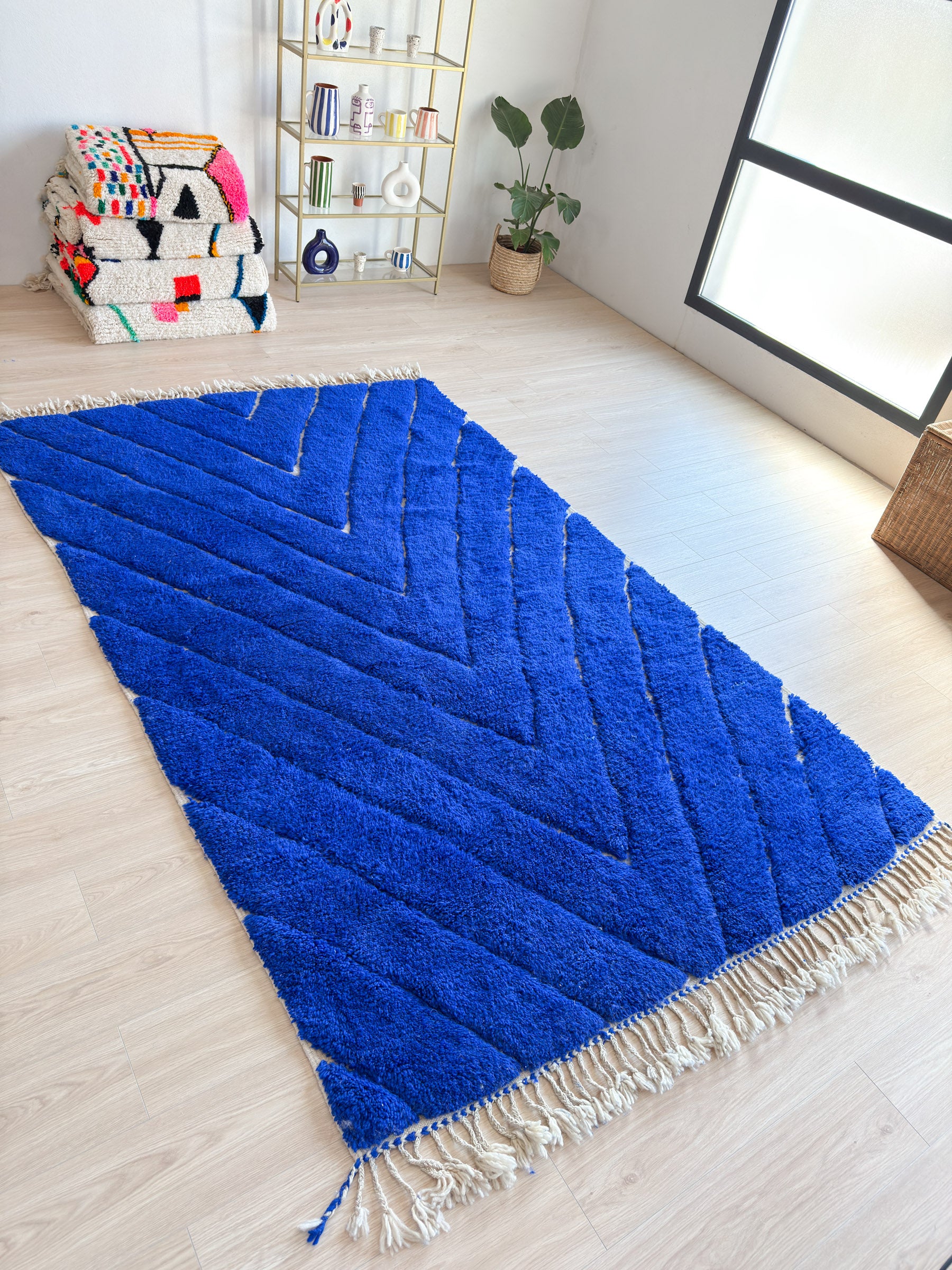 Blauer Berberteppich Majorelle, farbenfroher Beni Ouarain – Nr. 682