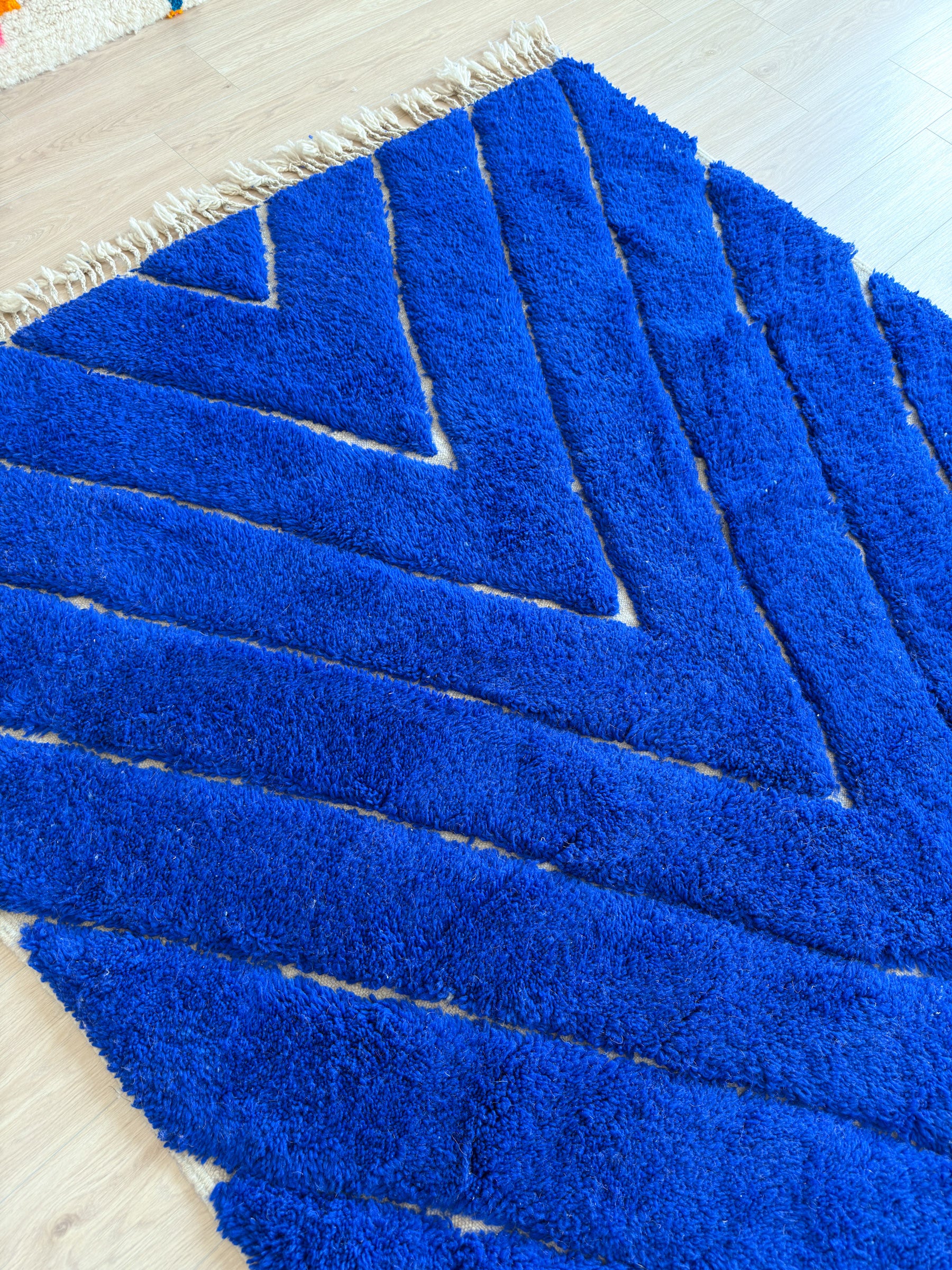 Blauer Berberteppich Majorelle, farbenfroher Beni Ouarain – Nr. 682