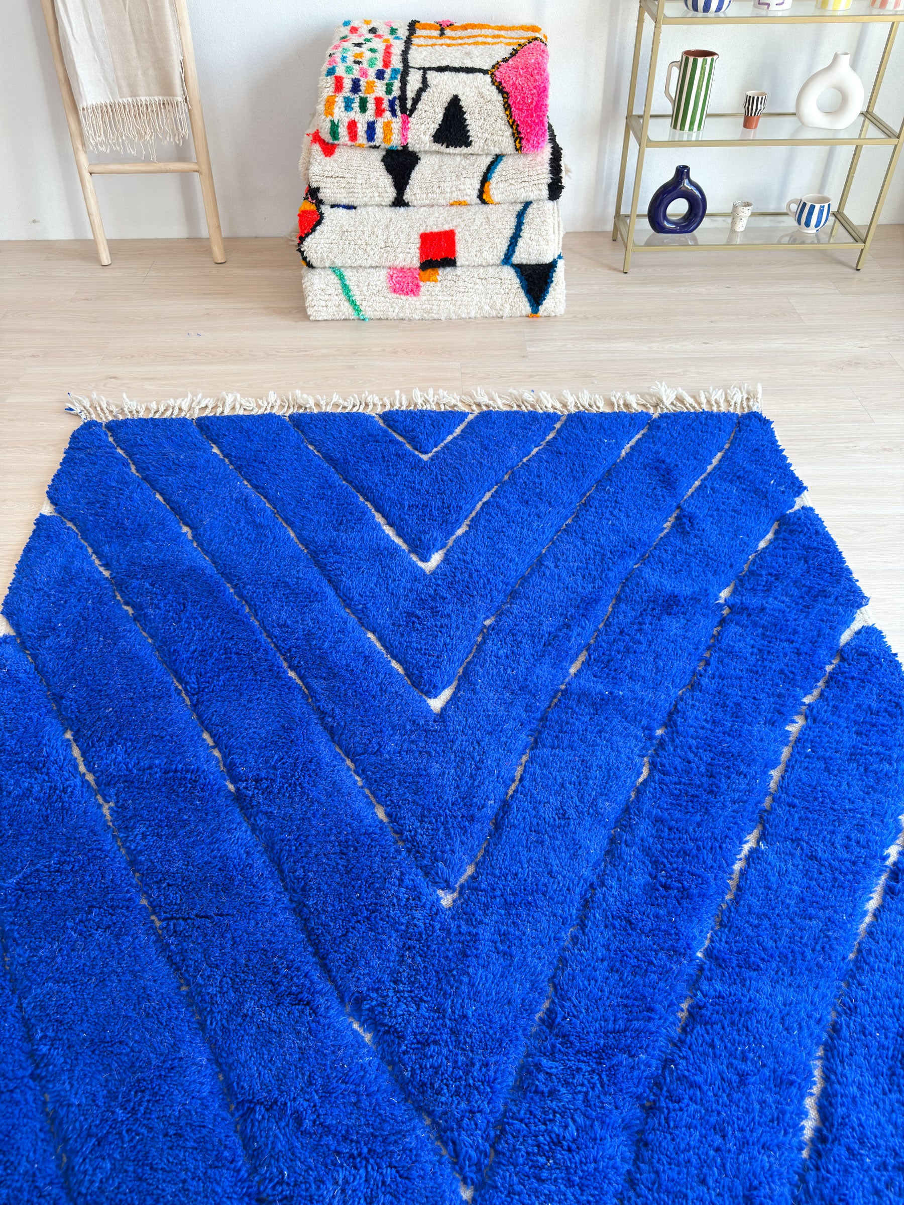 Blauer Berberteppich Majorelle, farbenfroher Beni Ouarain – Nr. 682