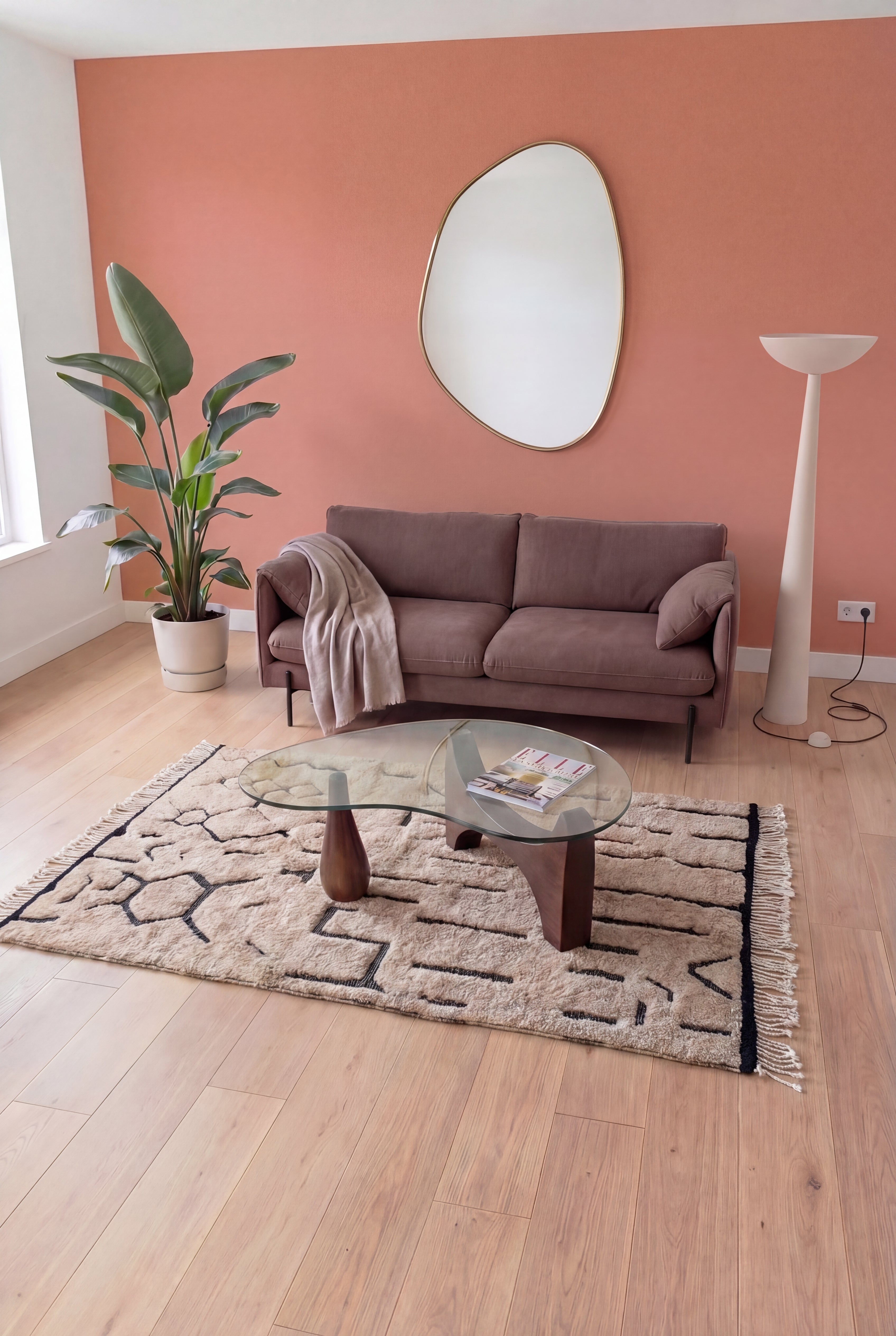 Tapis berbère marocain Mrirt fait main, laine marron cendré et noir, 156x269 cm, n2512 — mis en scène dans un salon contemporain | Tamazi