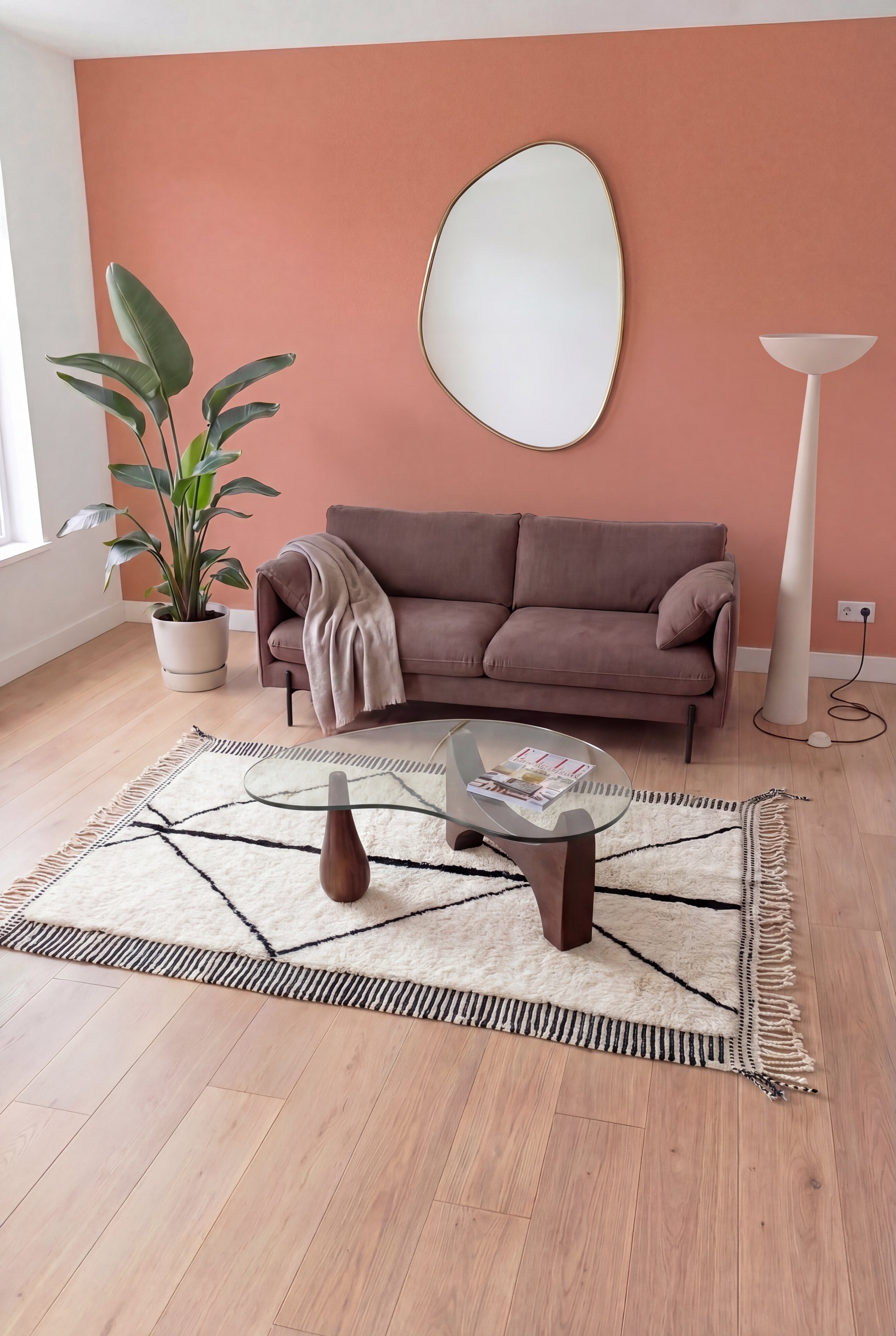 Tapis berbère marocain Mrirt fait main, laine noir et blanc cassé, 162x279 cm, n1968 — mis en scène dans un salon contemporain | Tamazi