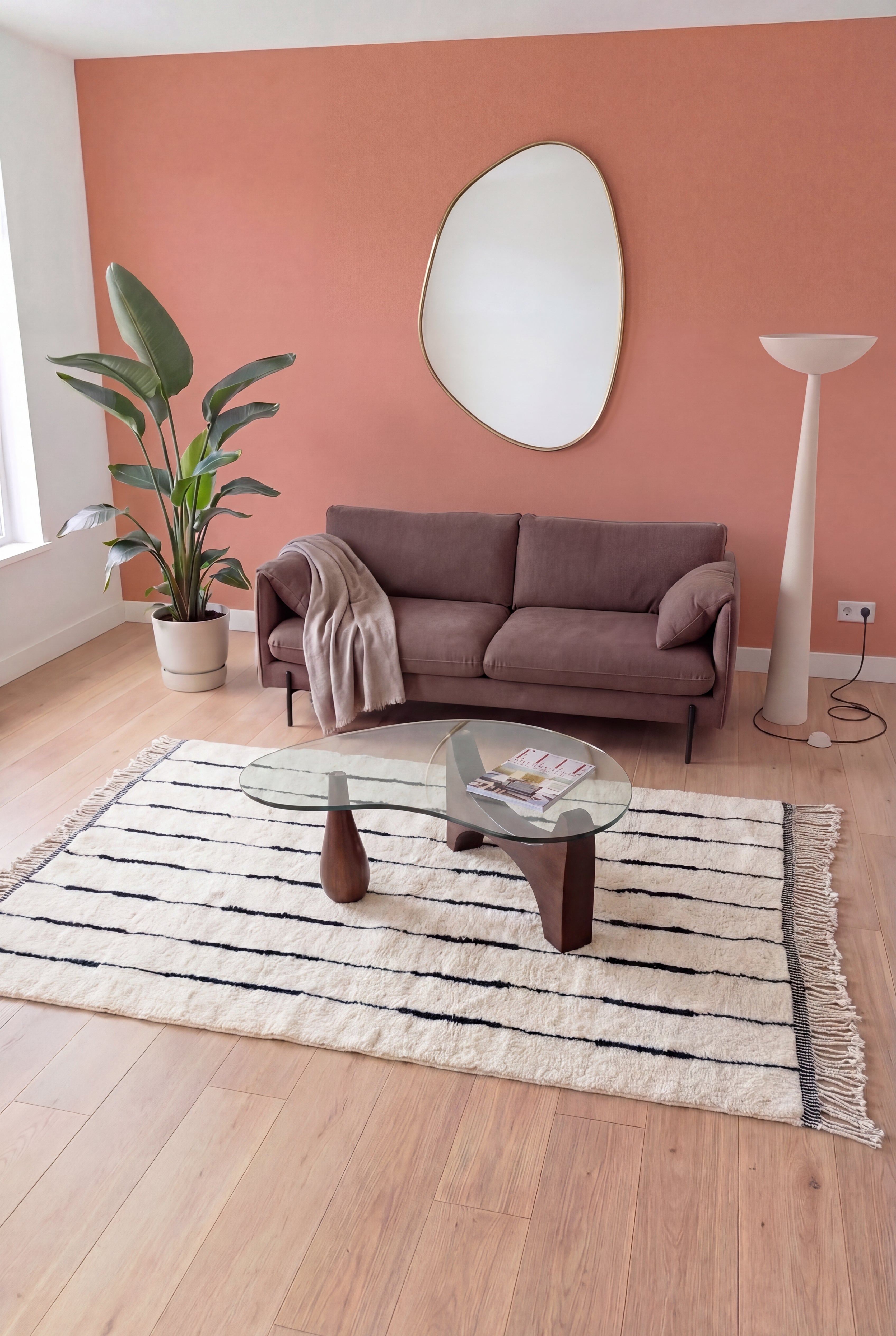 Tapis berbère marocain Mrirt fait main, laine blanc et noir, 189x286 cm, n2495 — mis en scène dans un salon contemporain | Tamazi