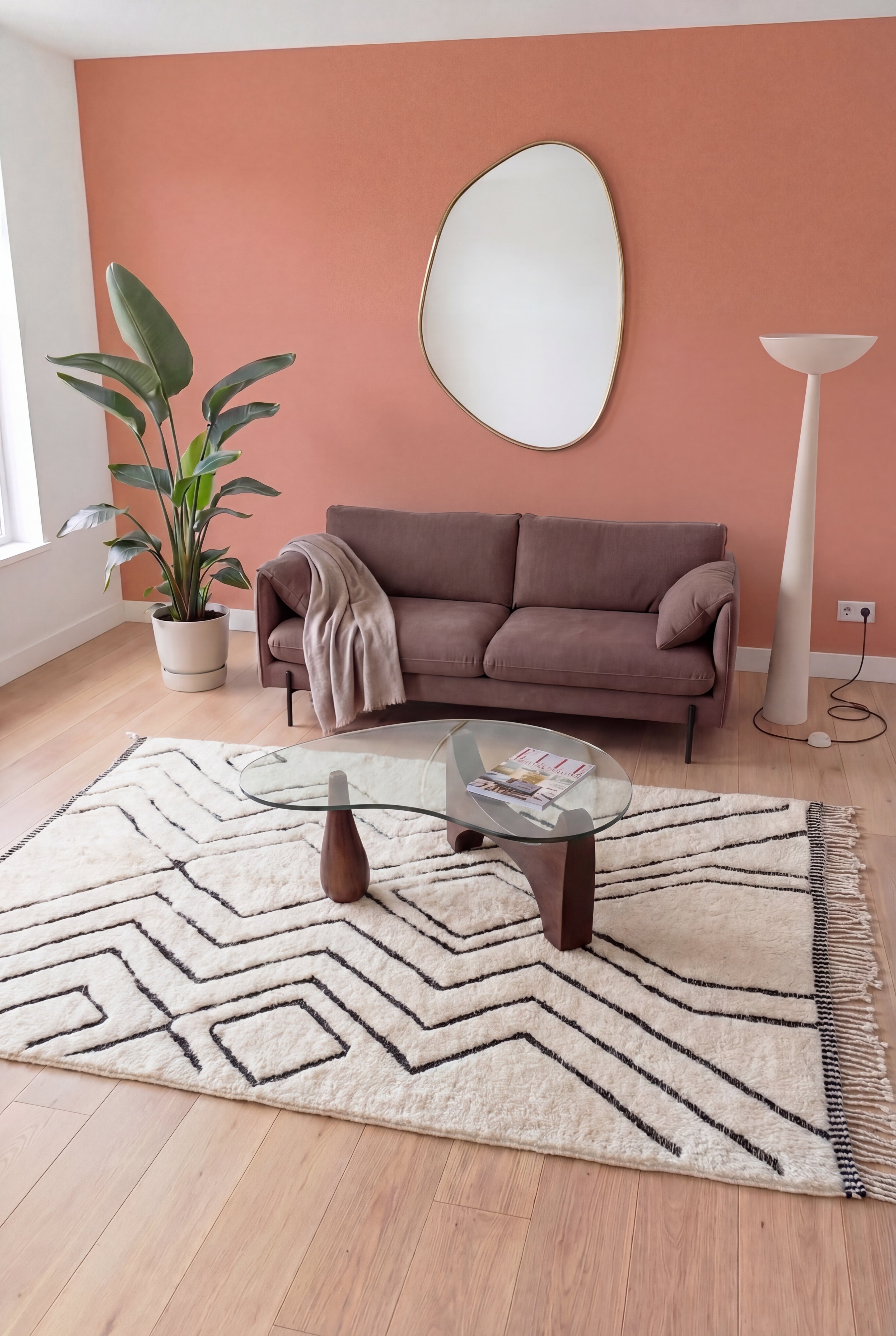 Tapis berbère marocain Mrirt fait main, laine blanc et noir, 197x316 cm, n2511 — mis en scène dans un salon contemporain | Tamazi