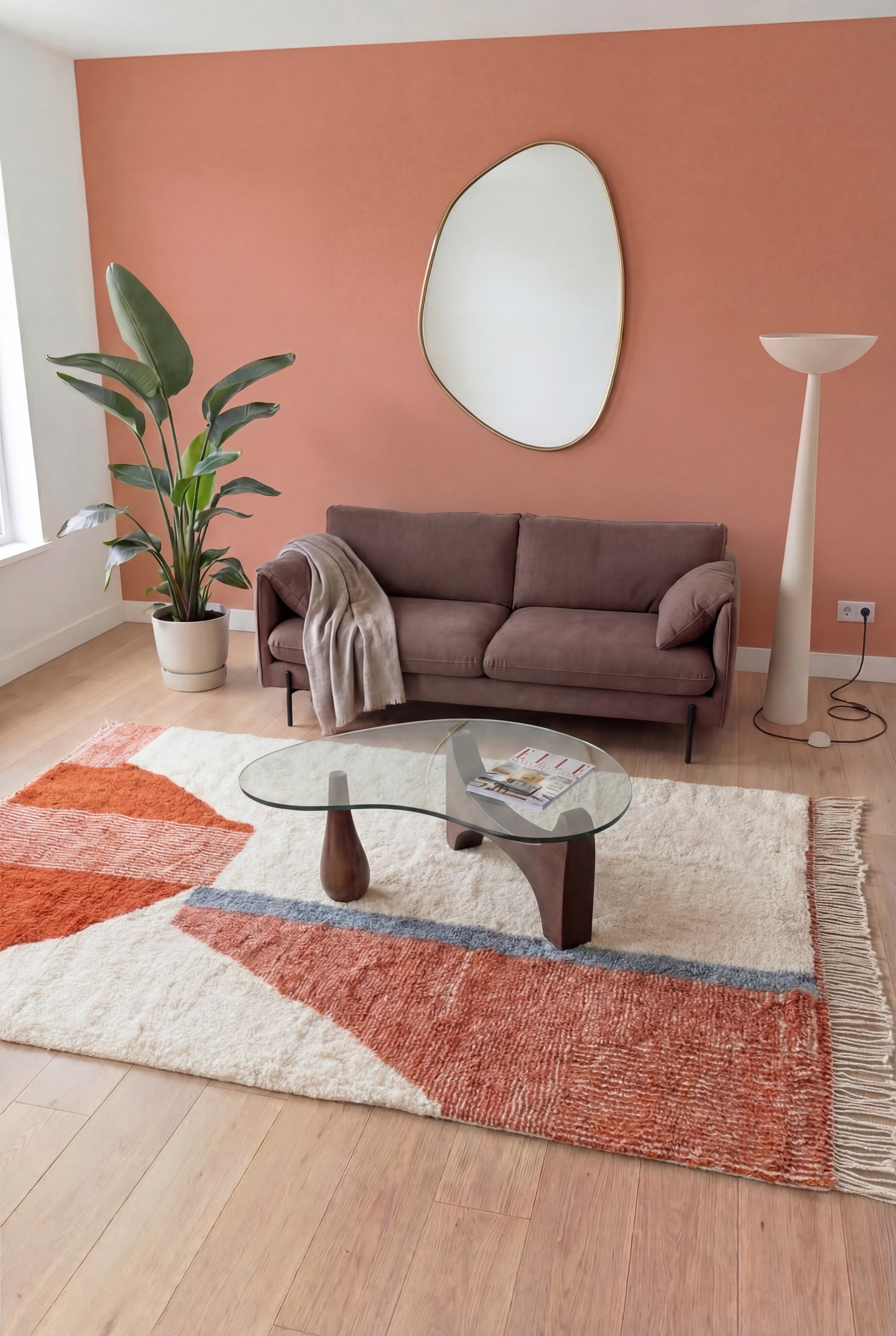 Tapis berbère marocain Mrirt fait main, laine blanc, gris et orange, 205x300 cm, n2373 — mis en scène dans un salon contemporain | Tamazi