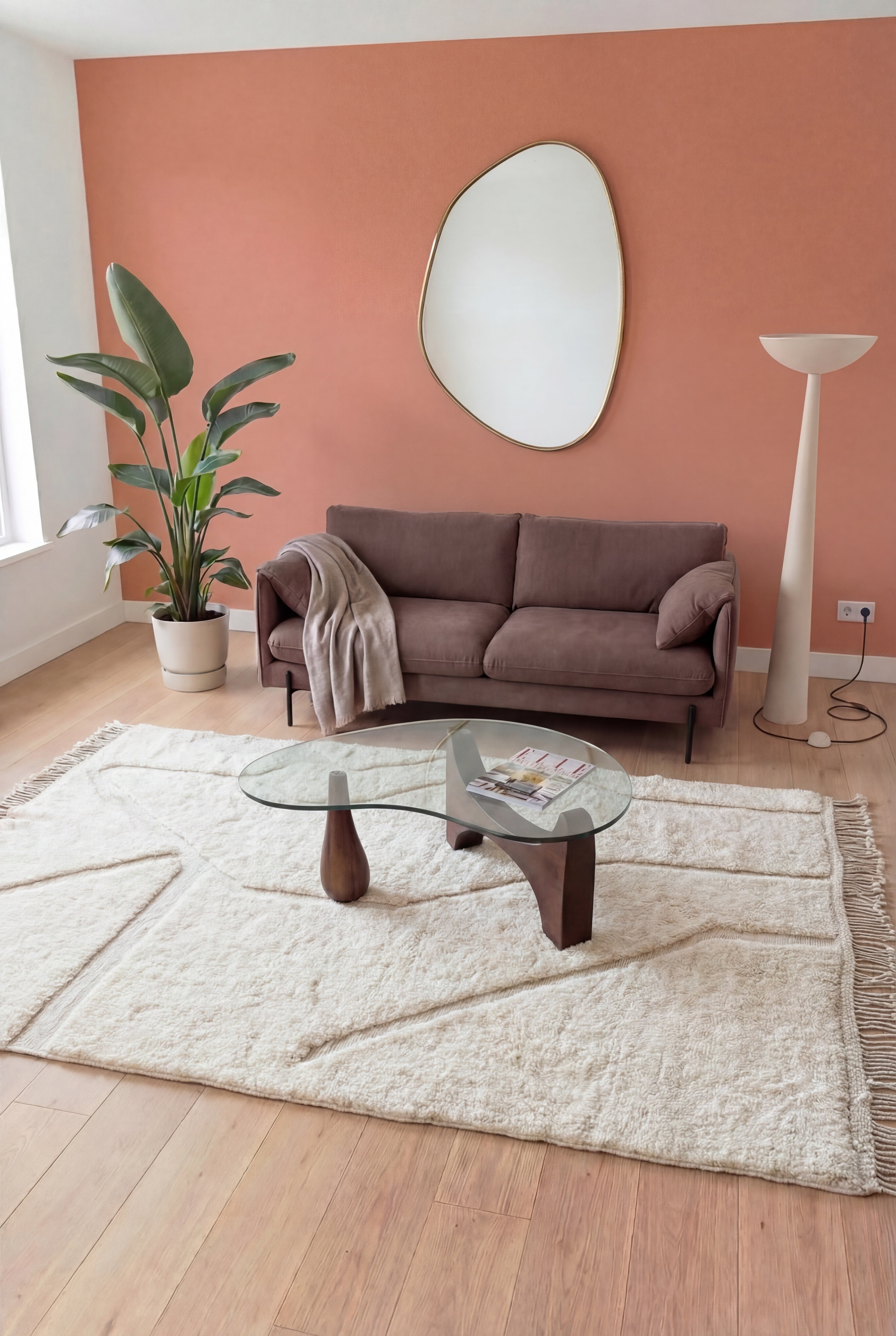 Tapis berbère marocain Mrirt fait main, laine blanc cassé, 252x373 cm, n1806 — mis en scène dans un salon contemporain | Tamazi