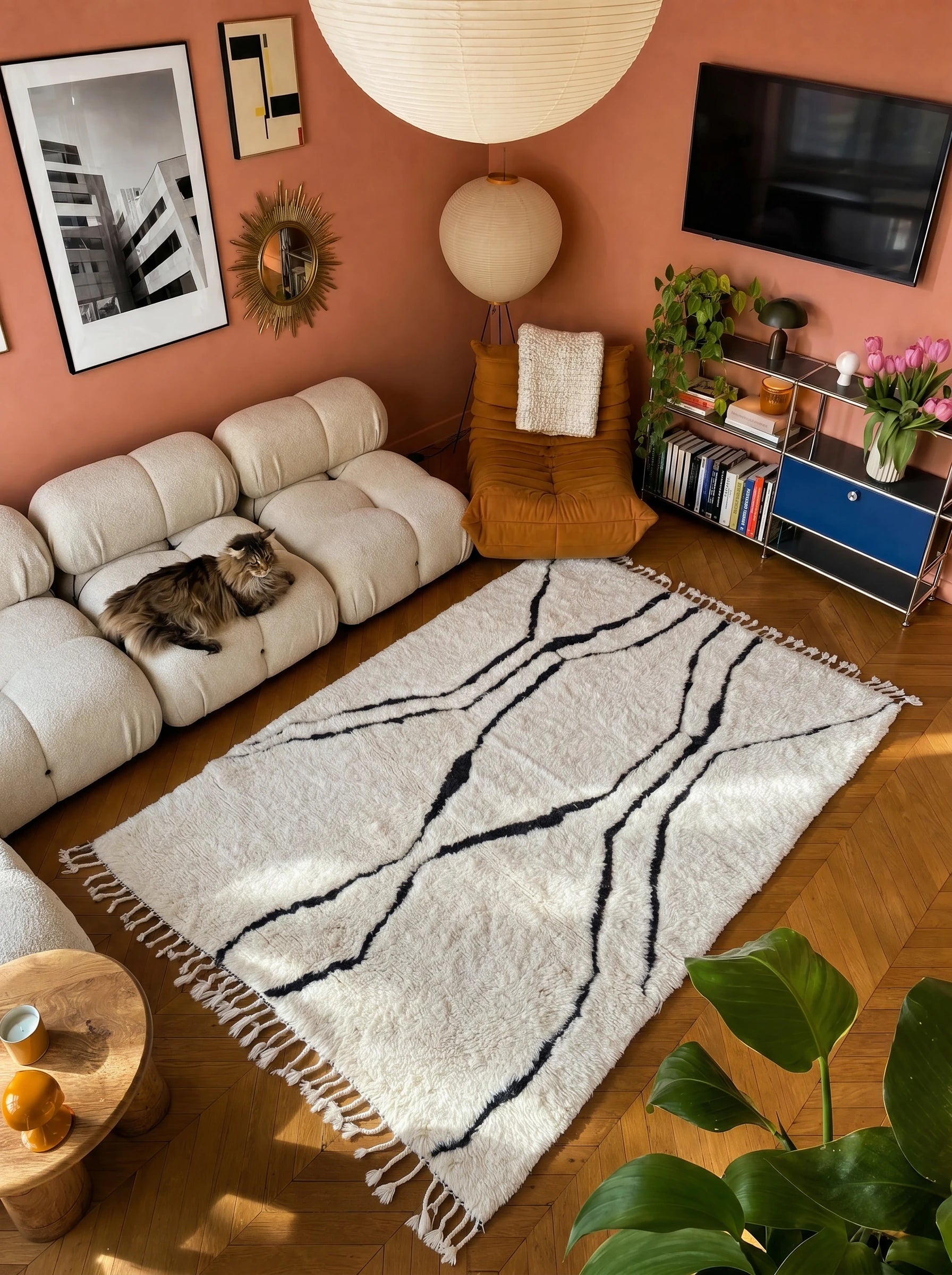 Tapis Beni Ouarain 160 x 270 cm, tapis berbère en situation dans un salon, fait main en laine | Tamazi