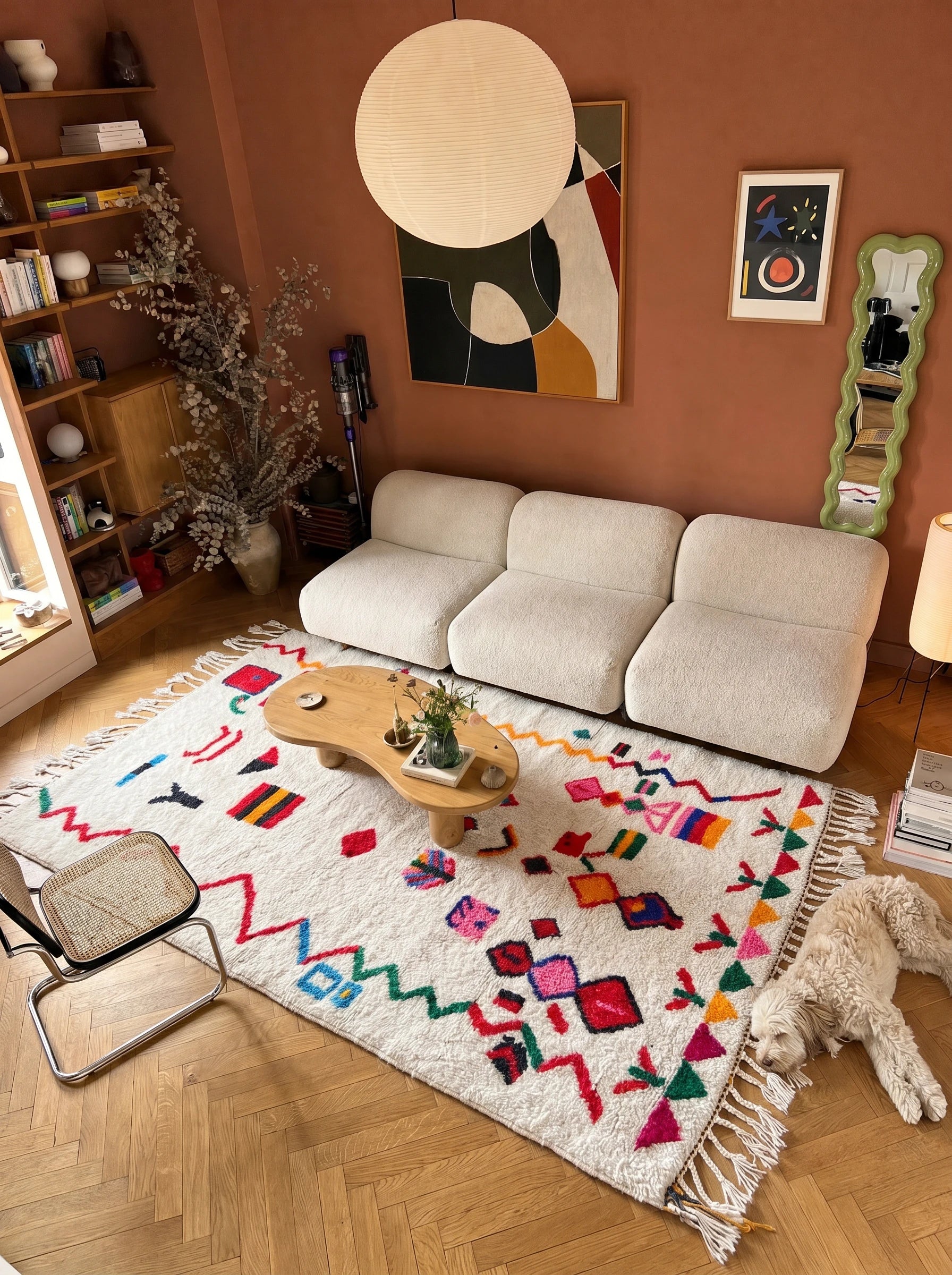 Tapis berbère coloré 148 x 292 cm en situation dans un salon, fait main en laine | Tamazi
