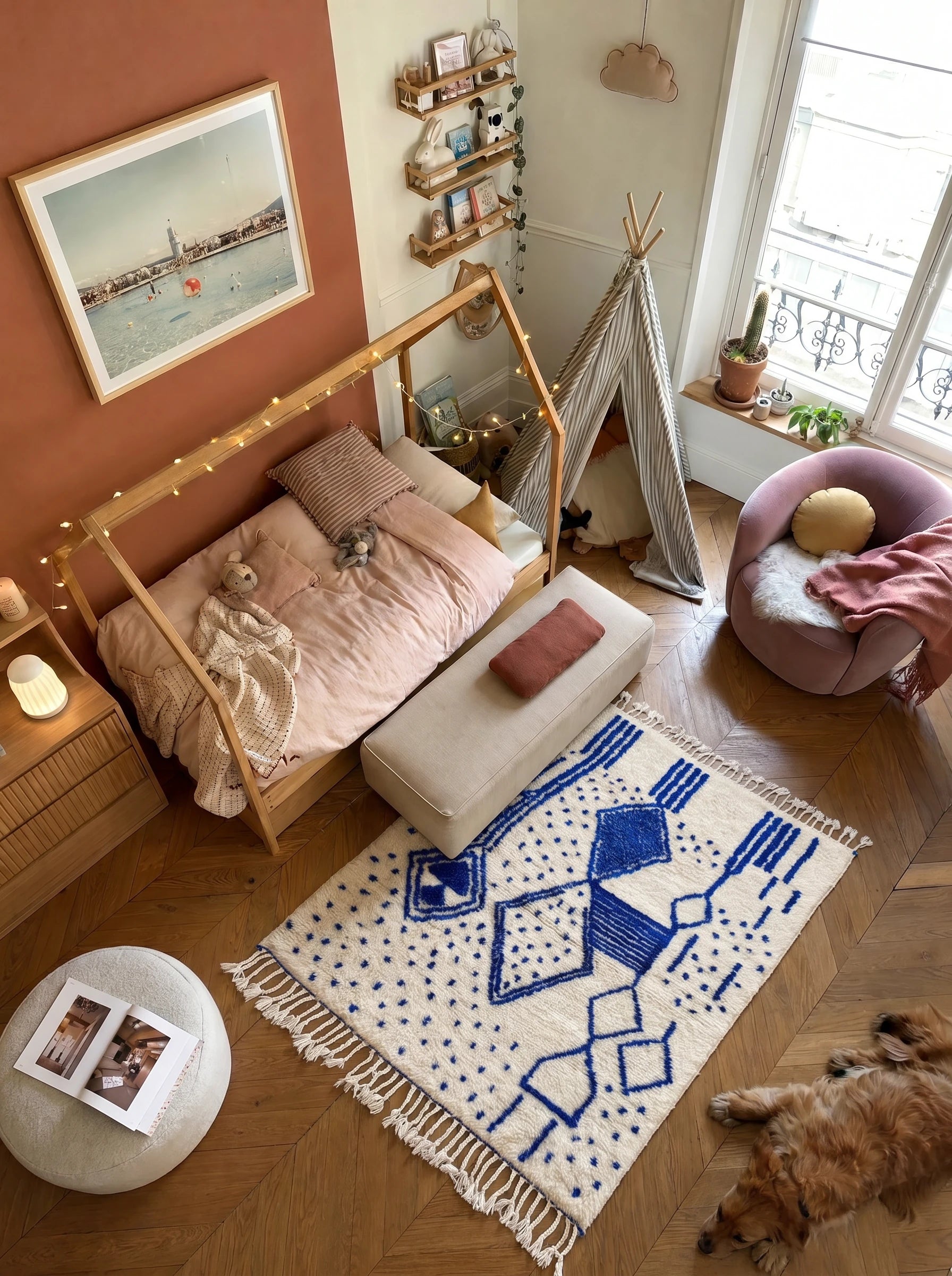 Tapis berbère coloré 99 x 180 cm en situation dans un salon, fait main en laine | Tamazi