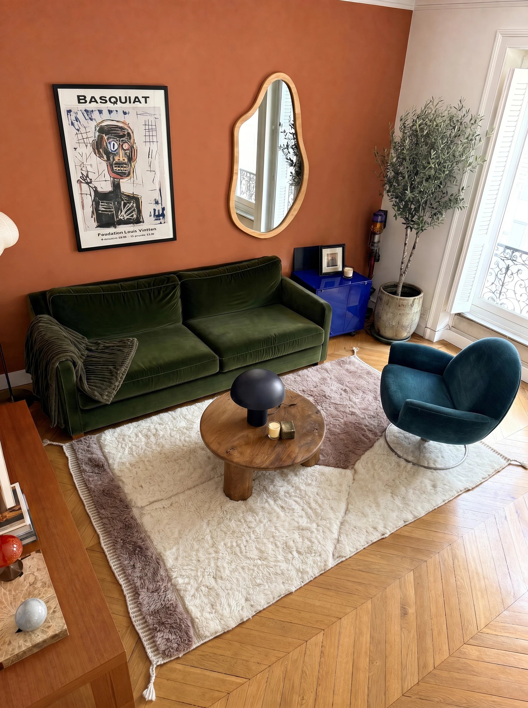 Tapis M'rirt 150 x 246 cm, tapis berbère en situation dans un salon, fait main en laine | Tamazi