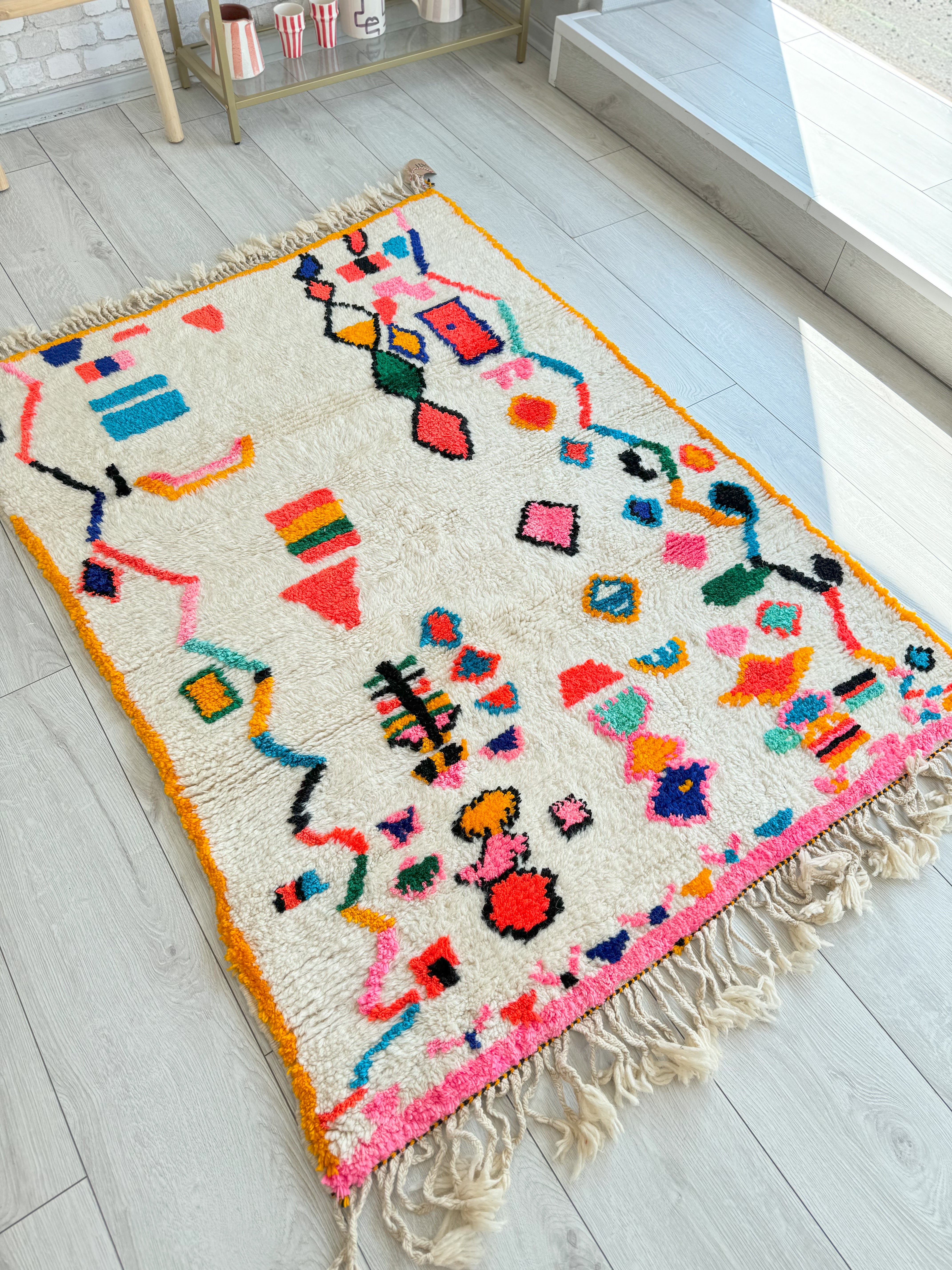 Colorful Moroccan Rug 110 x 158 cm / 3.6 x 5.2 ft - n°1240