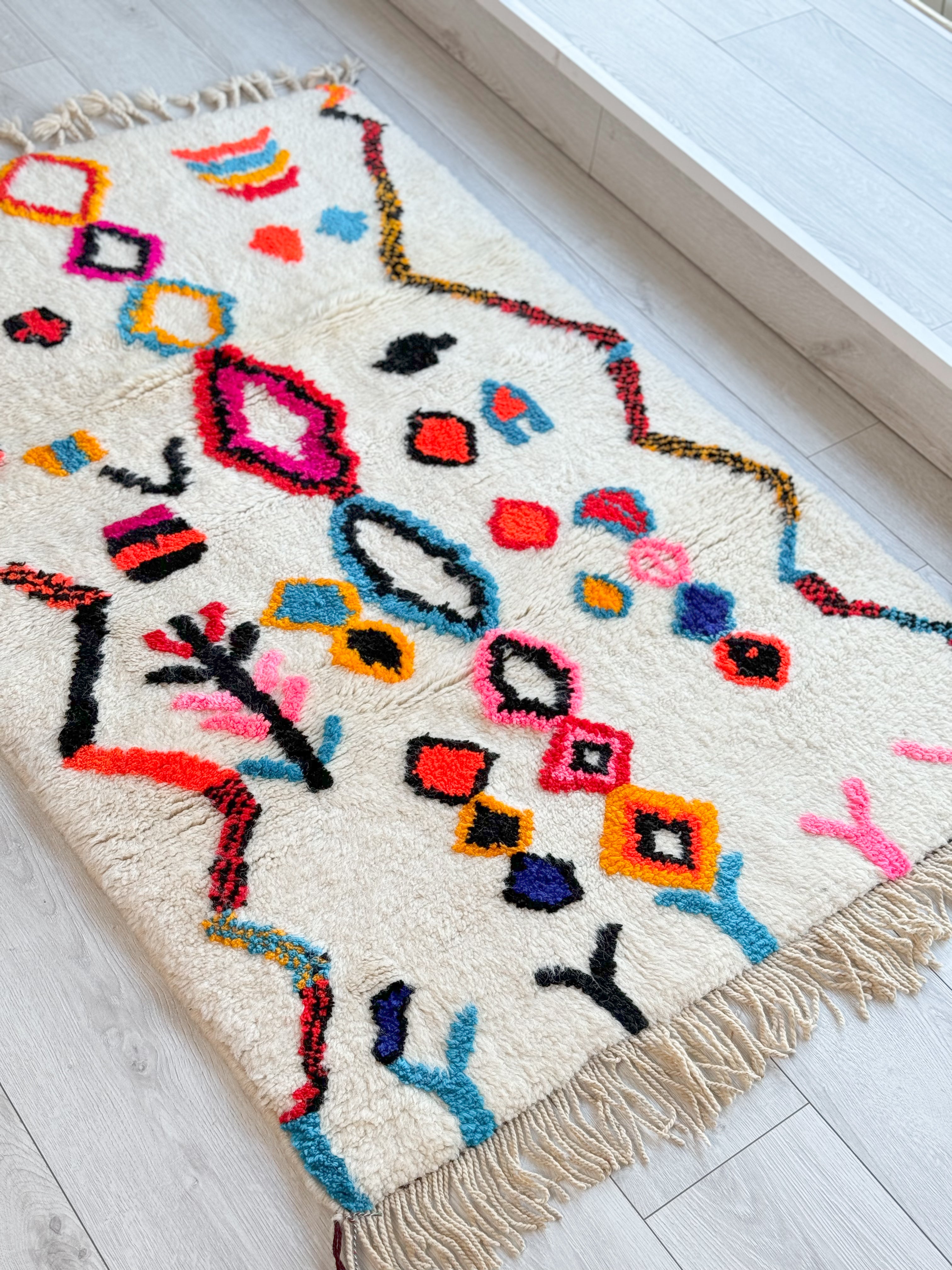 Colorful Berber Rug 105 x 170 cm / 3.4 x 5.6 ft - n°1058