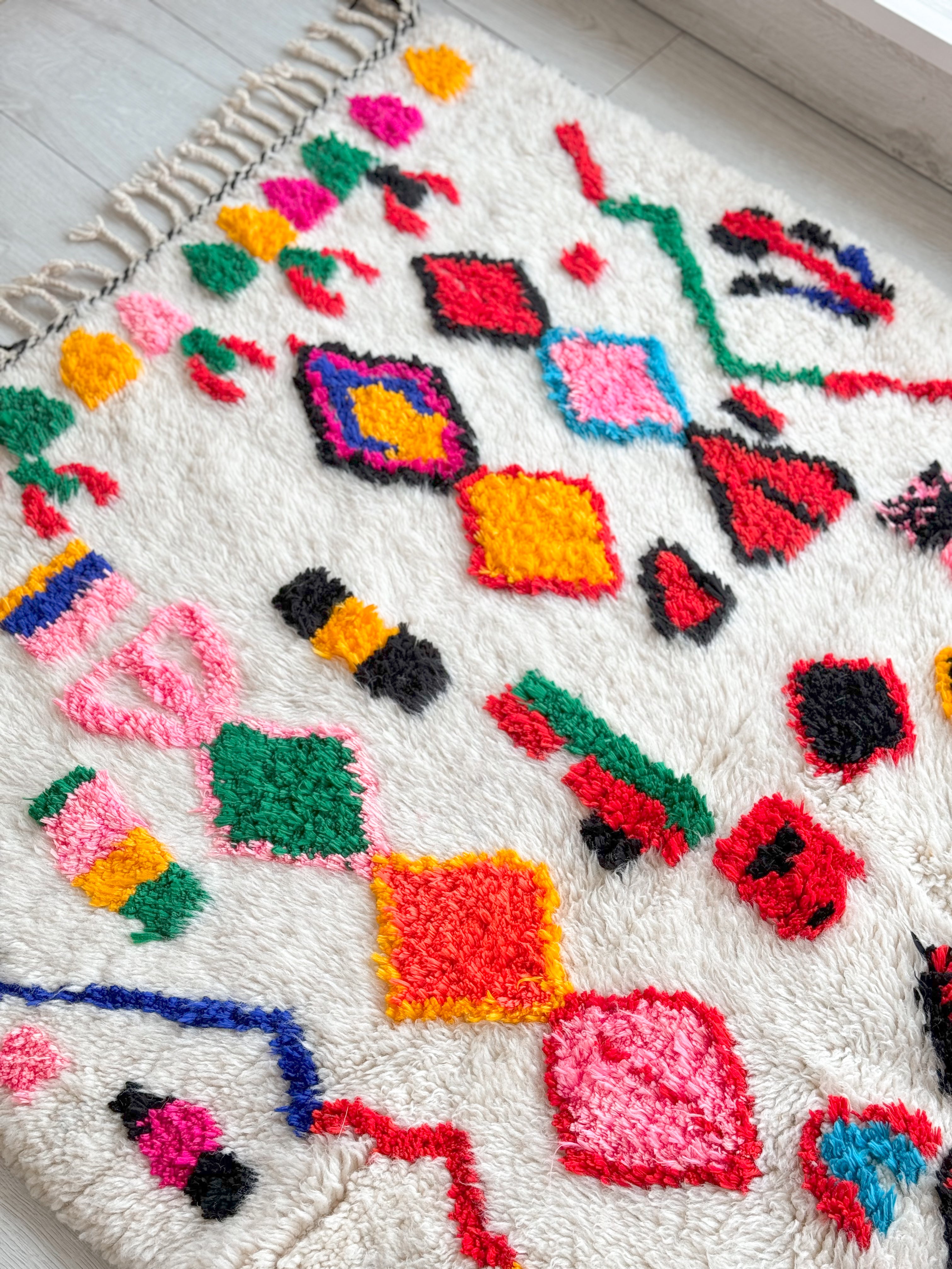 Colorful Berber rug 106 x 160 cm - n°873