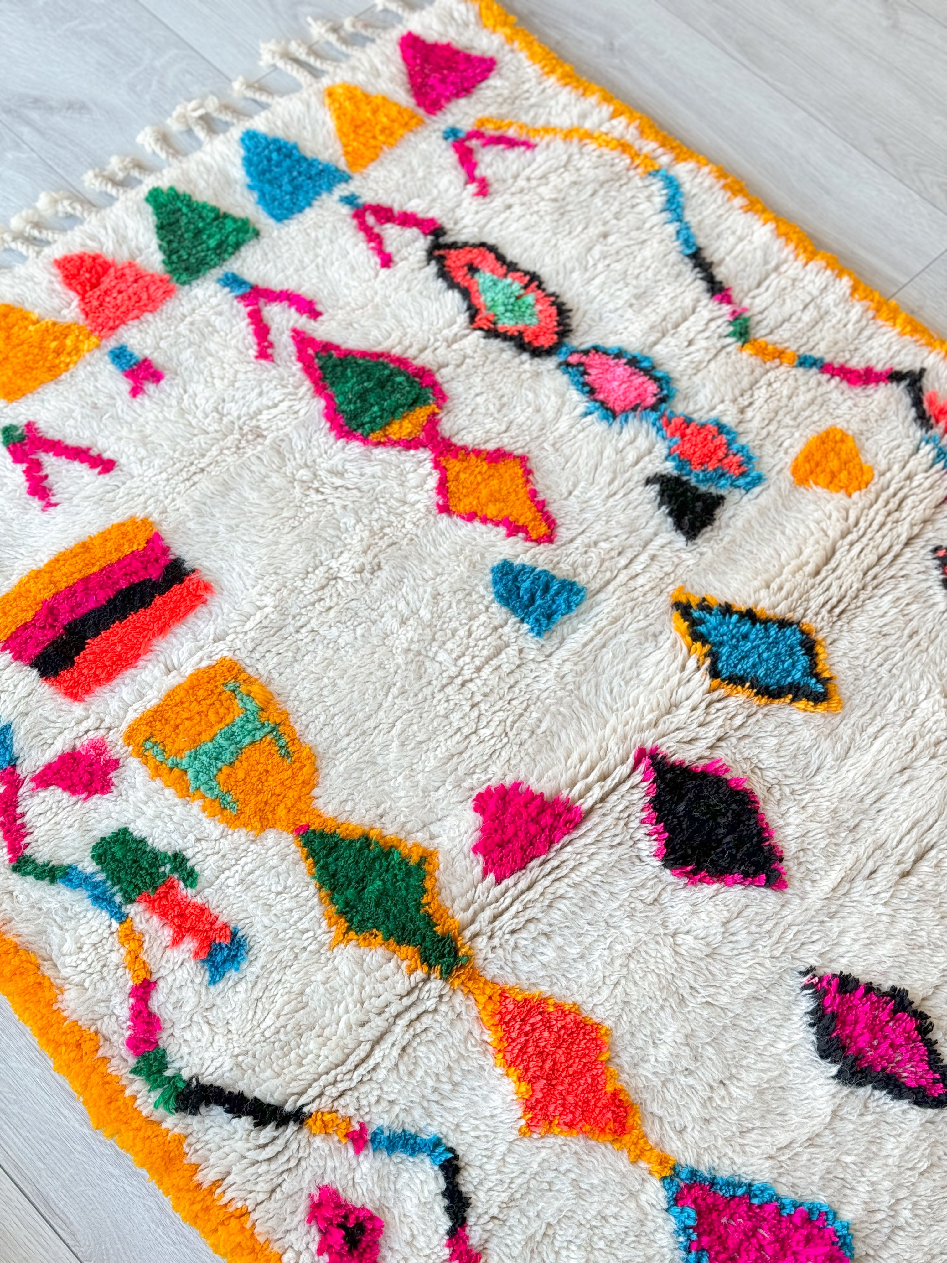 Colorful Berber rug 106 x 160 cm - n°841