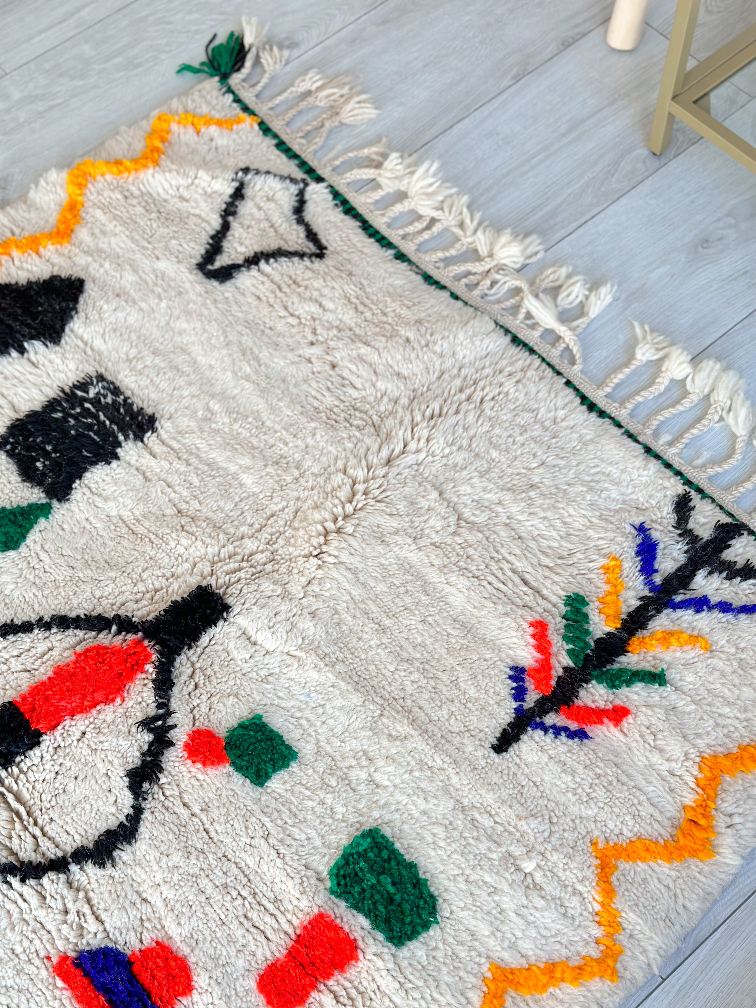 Colorful Berber rug 107 x 160 cm - n°718