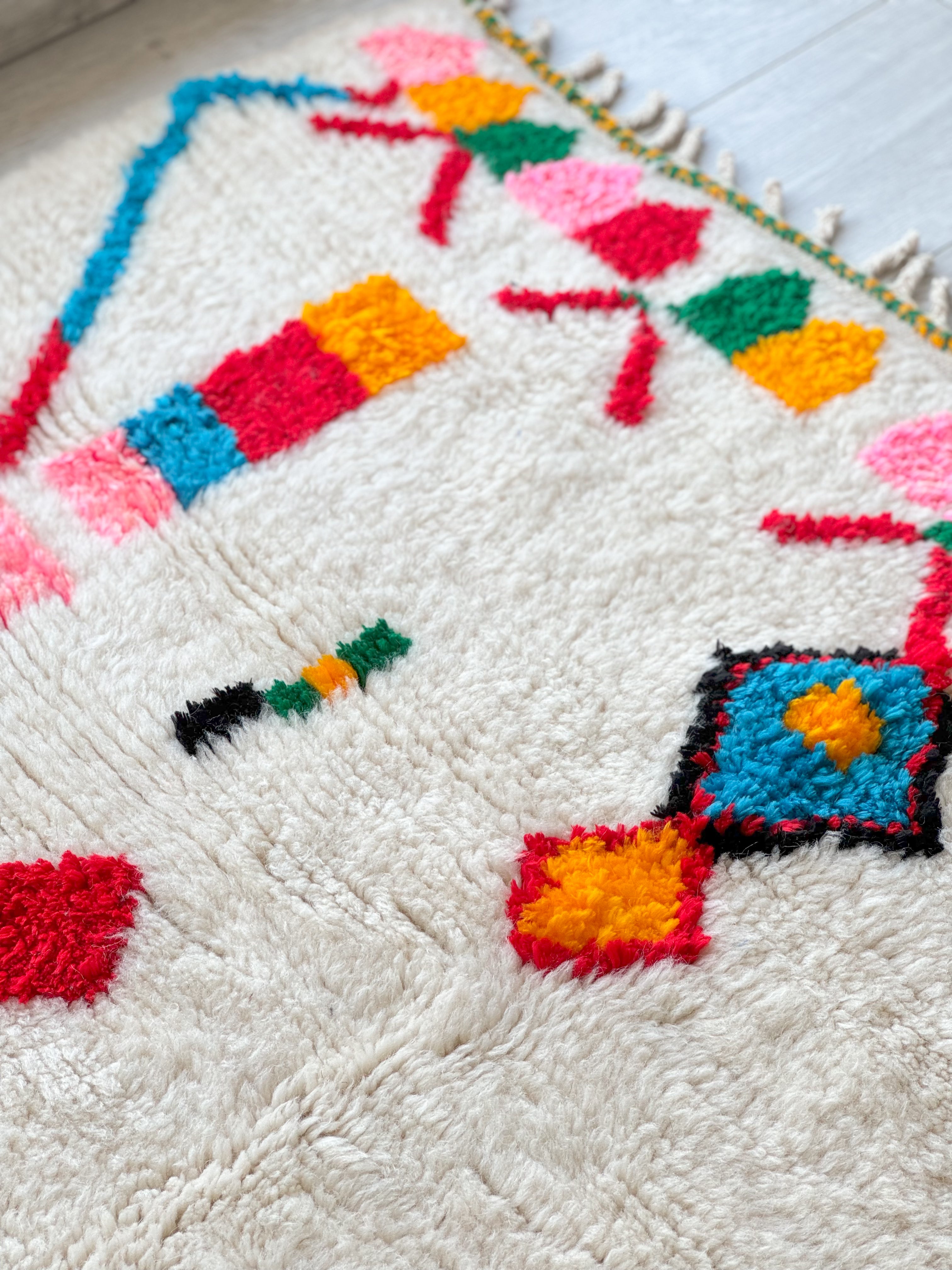 Colorful Berber rug 138 x 195 cm - n°984