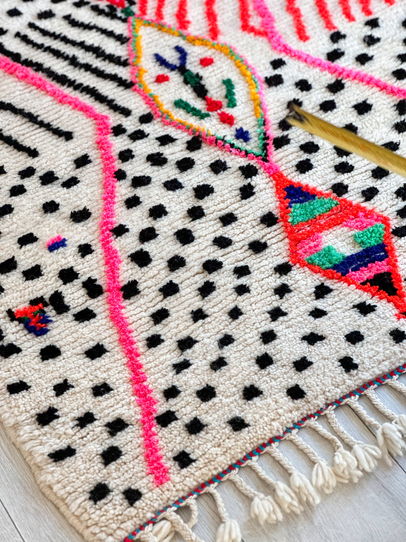 Colorful Berber rug 104 x 160 cm - n°747