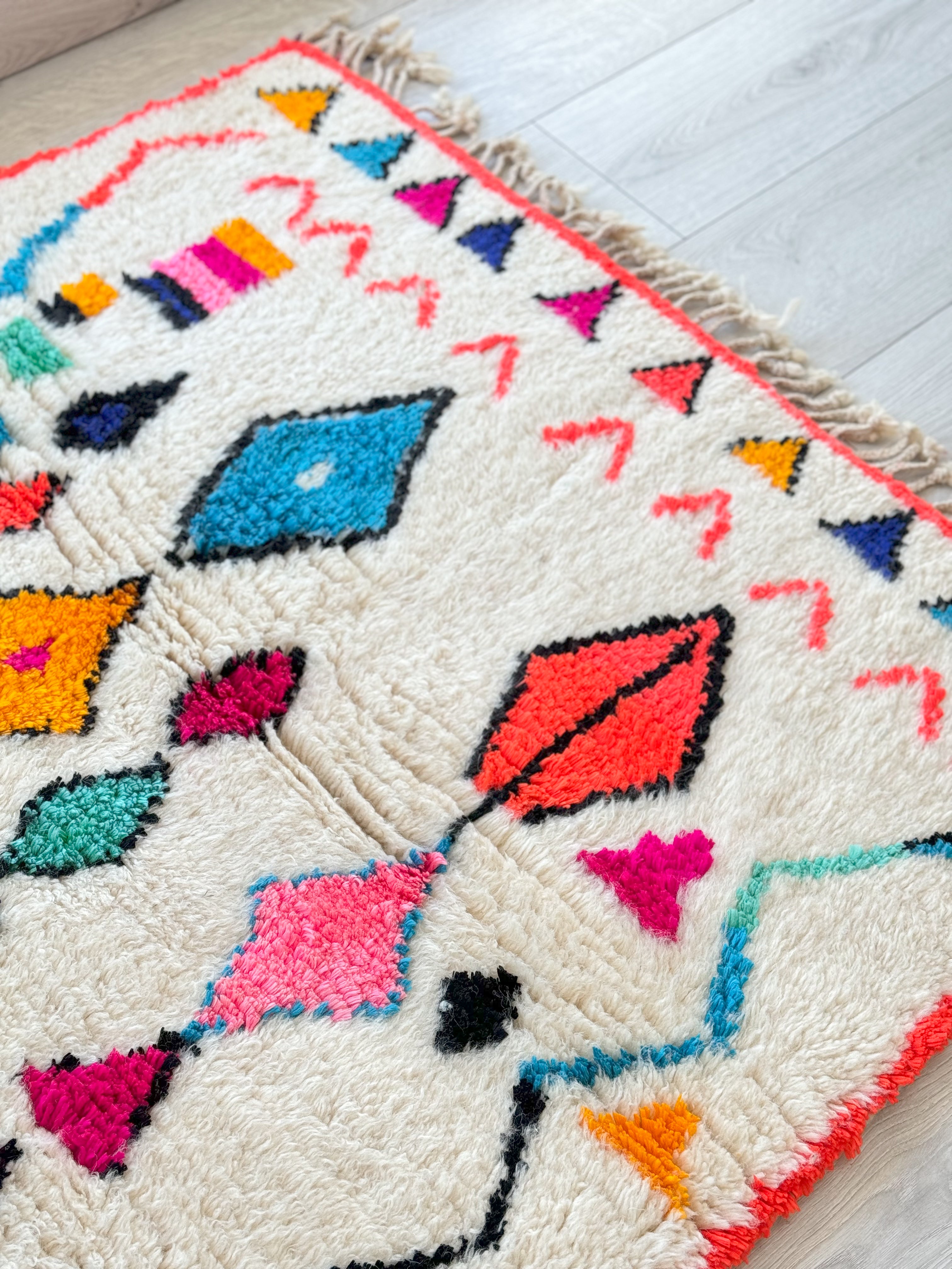 Colorful Moroccan Rug 112 x 177 cm / 3.7 x 5.8 ft - n°1248