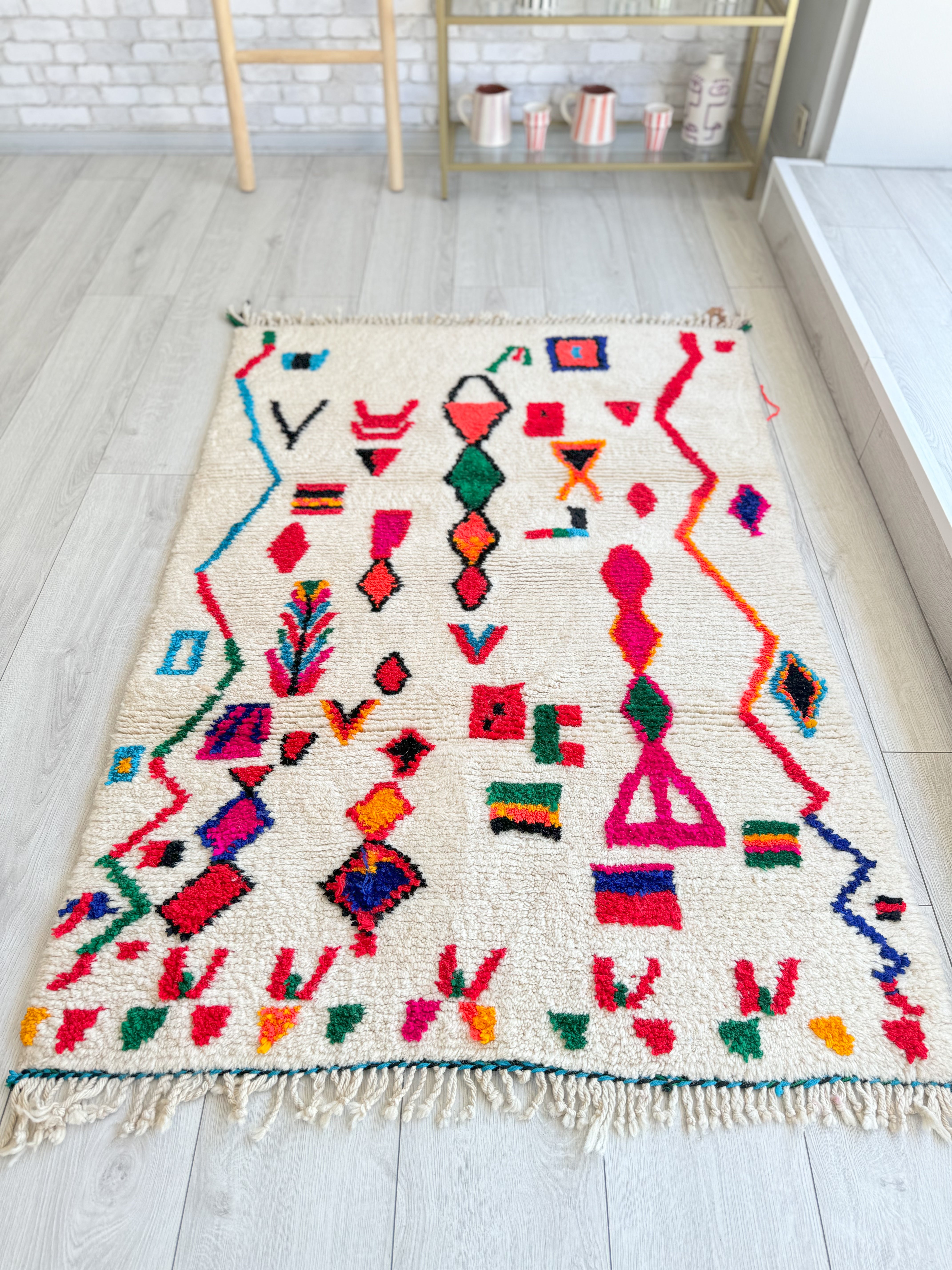 Colorful Moroccan Rug 106 x 161 cm / 3.5 x 5.3 ft - n°1267