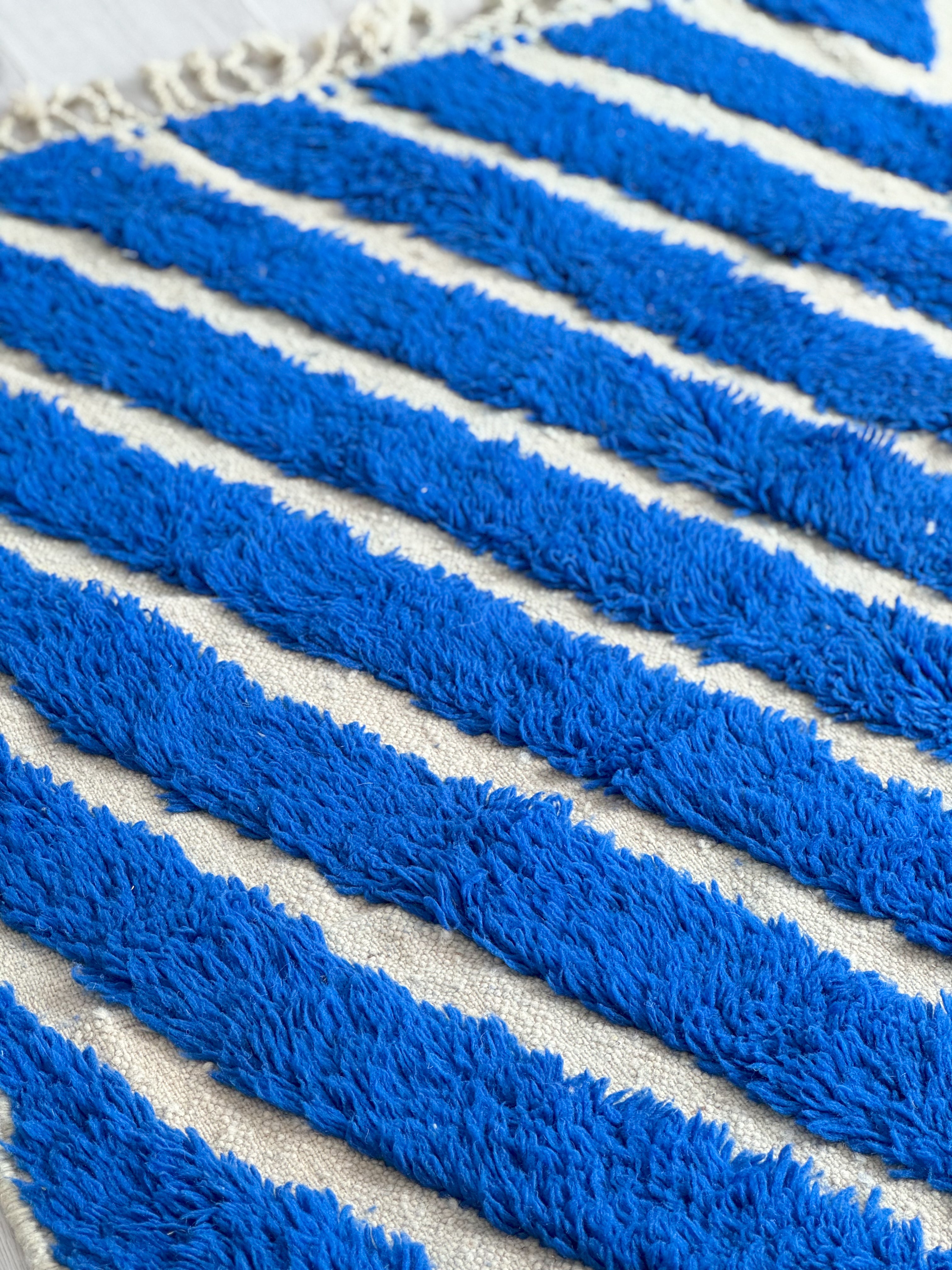 Tapis Beni Ouarain coloré bleu majorelle - 210 x 281 cm - n°1195