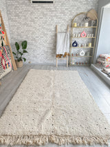 Beni Ouarain rug with black polka dots - 160 x 260 cm - n°572