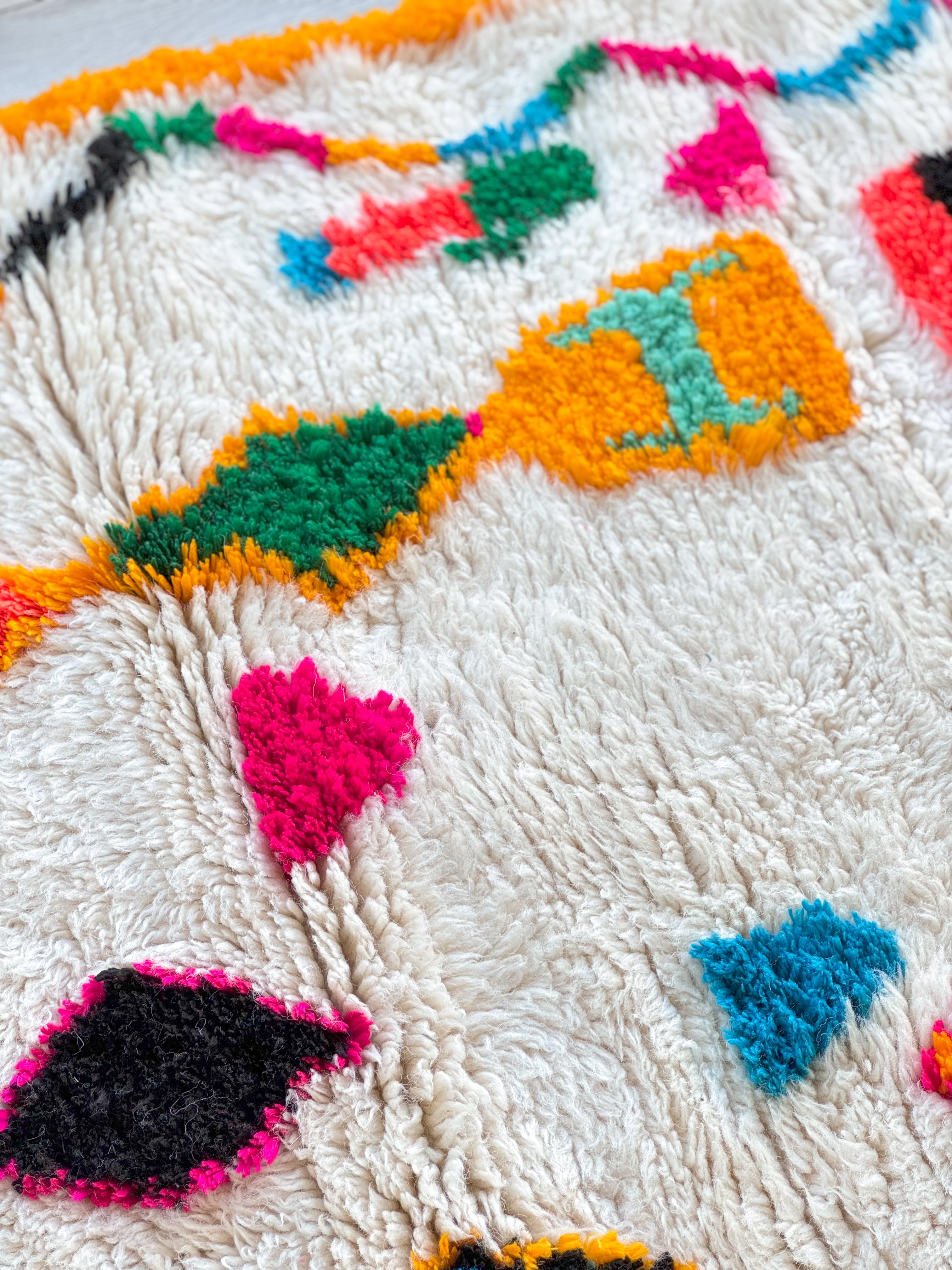 Colorful Berber rug 106 x 160 cm - n°841