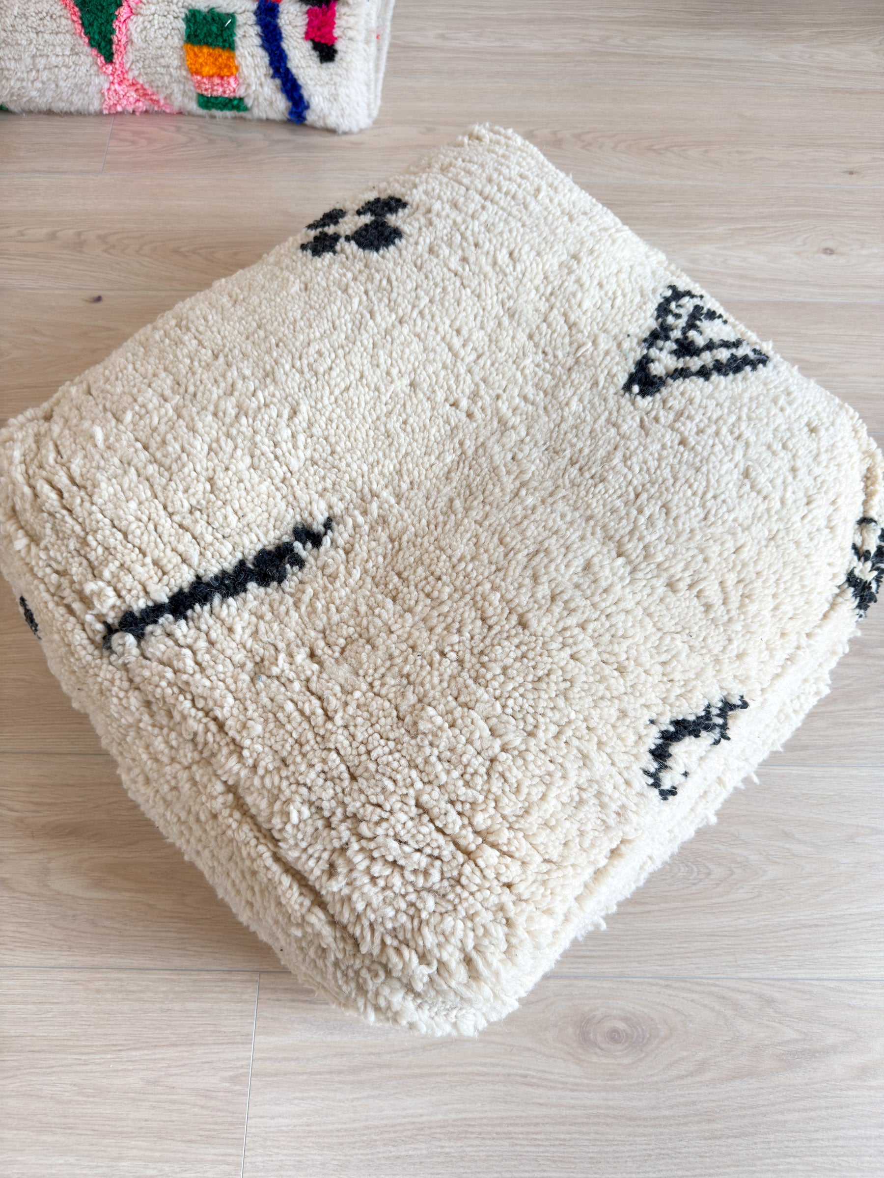 Moroccan pouf, colorful Berber pouf - 60 x 60 cm - n°37
