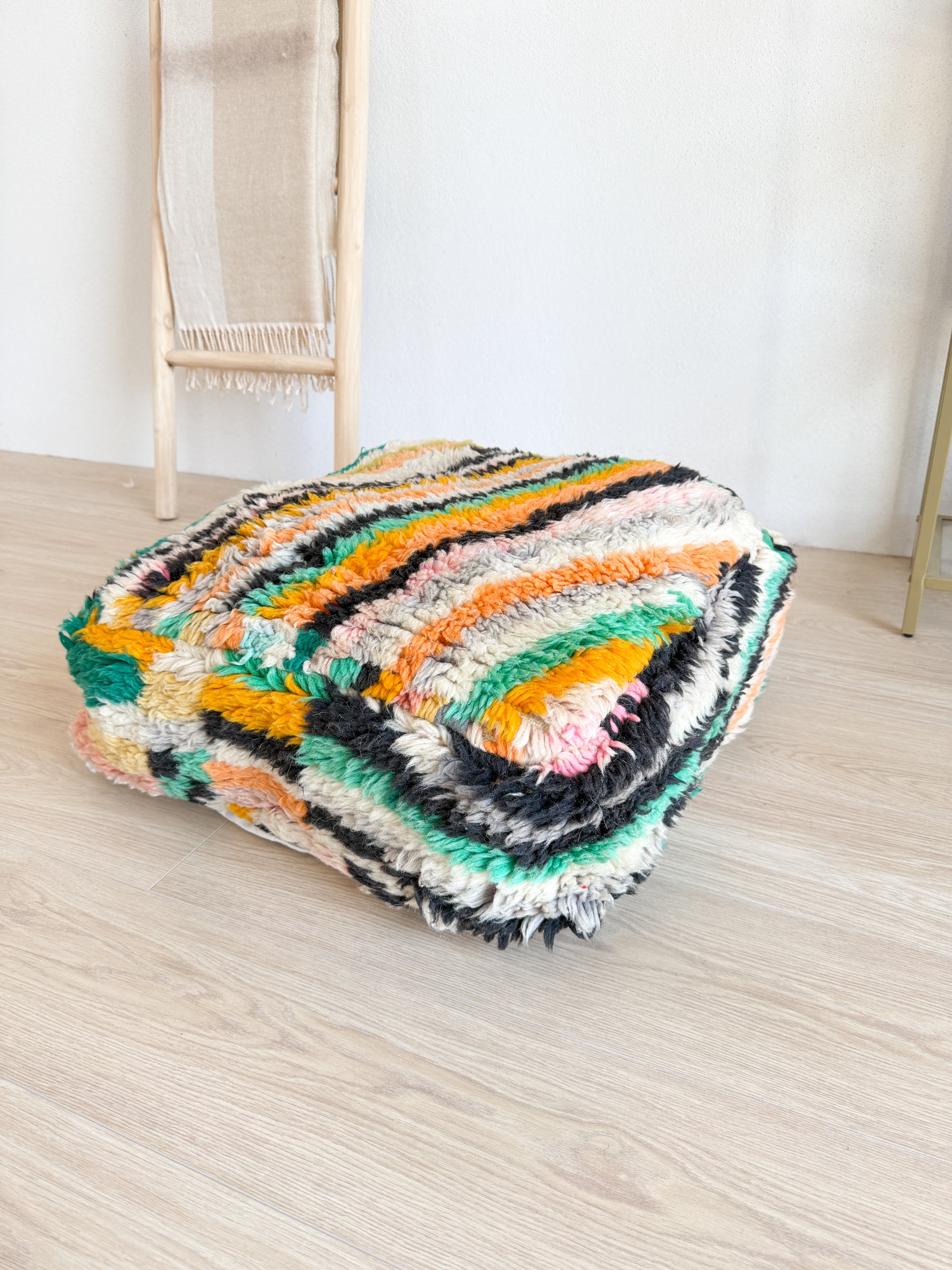 Pouf Marocain, pouf berbère coloré - 60 x 60 cm - n°125