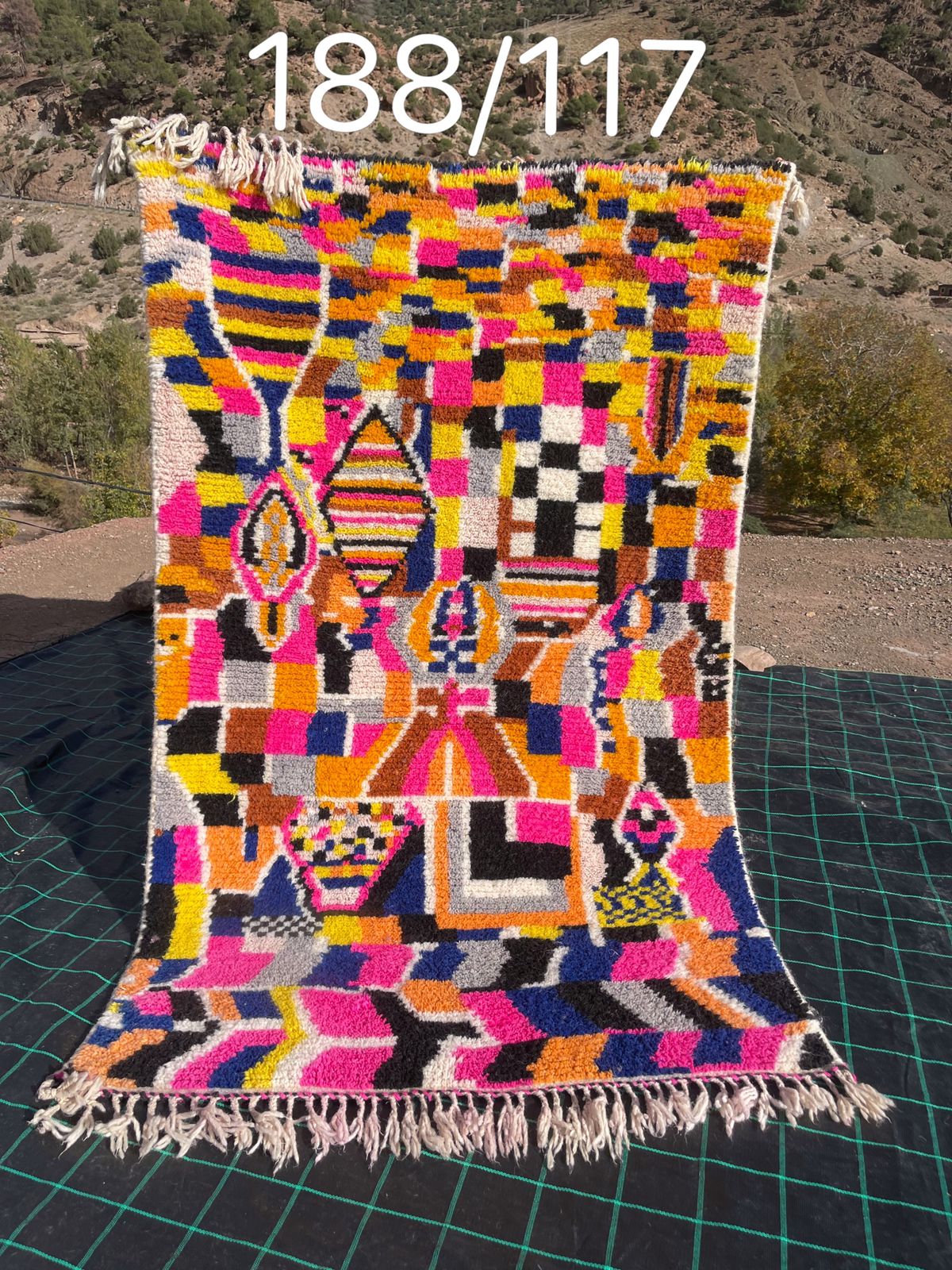 [Accès anticipé] Tapis berbère coloré 117 x 188 cm