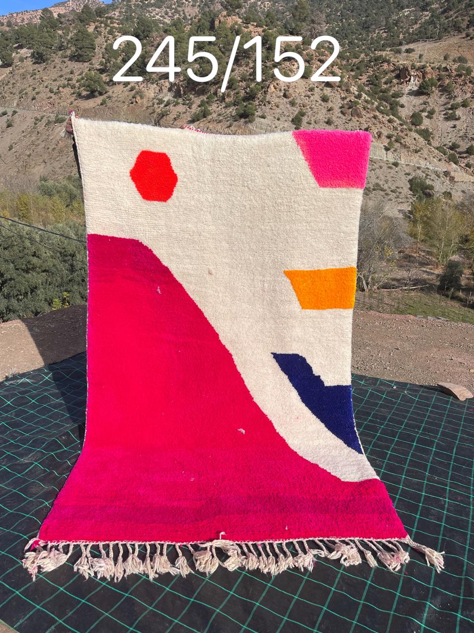 [Accès anticipé] Tapis berbère coloré 152 x 245 cm