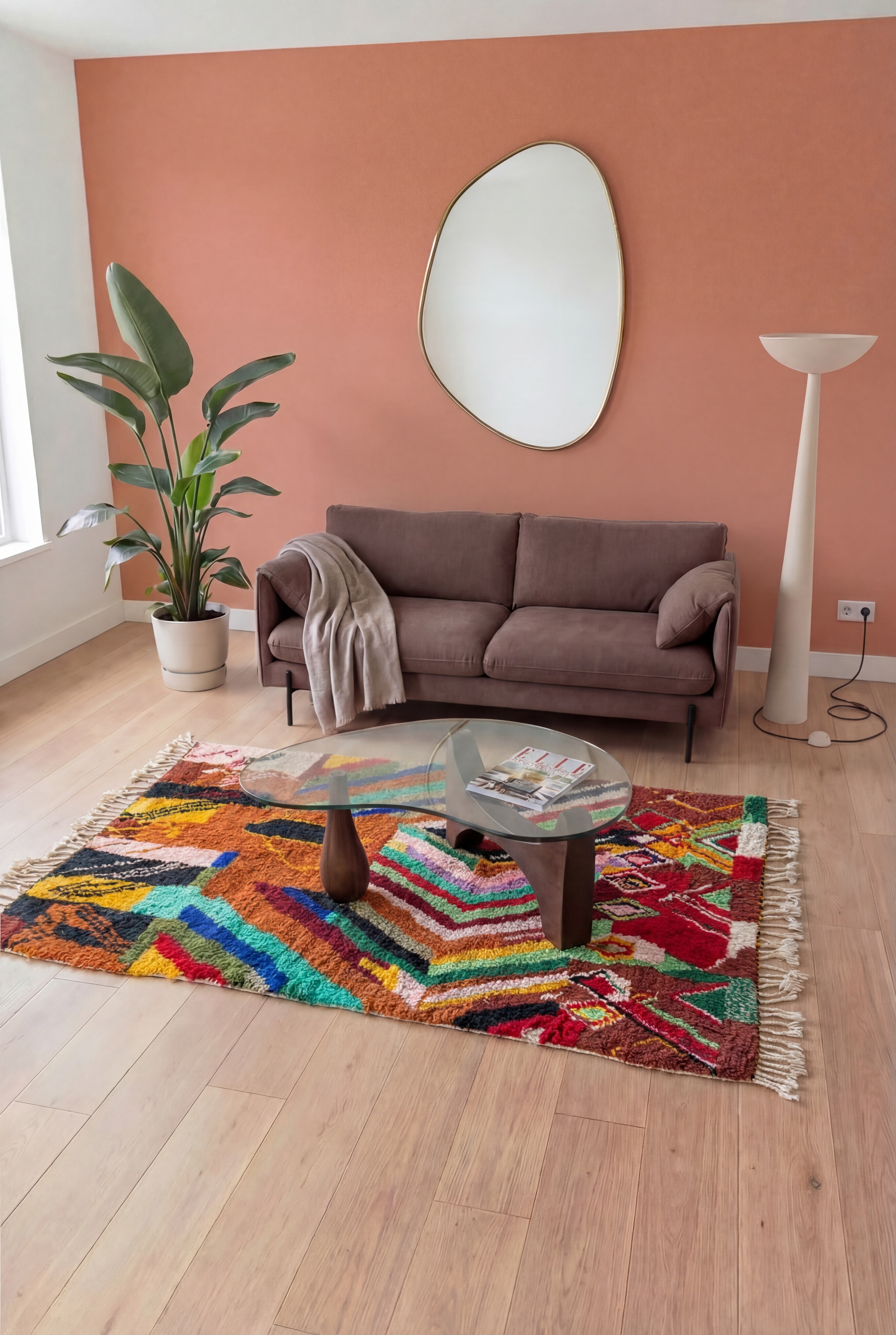 Tapis berbère marocain Azilal coloré fait main, laine et coton aux tons pastel, 144x270 cm, n1930 — mis en scène dans un salon contemporain | Tamazi