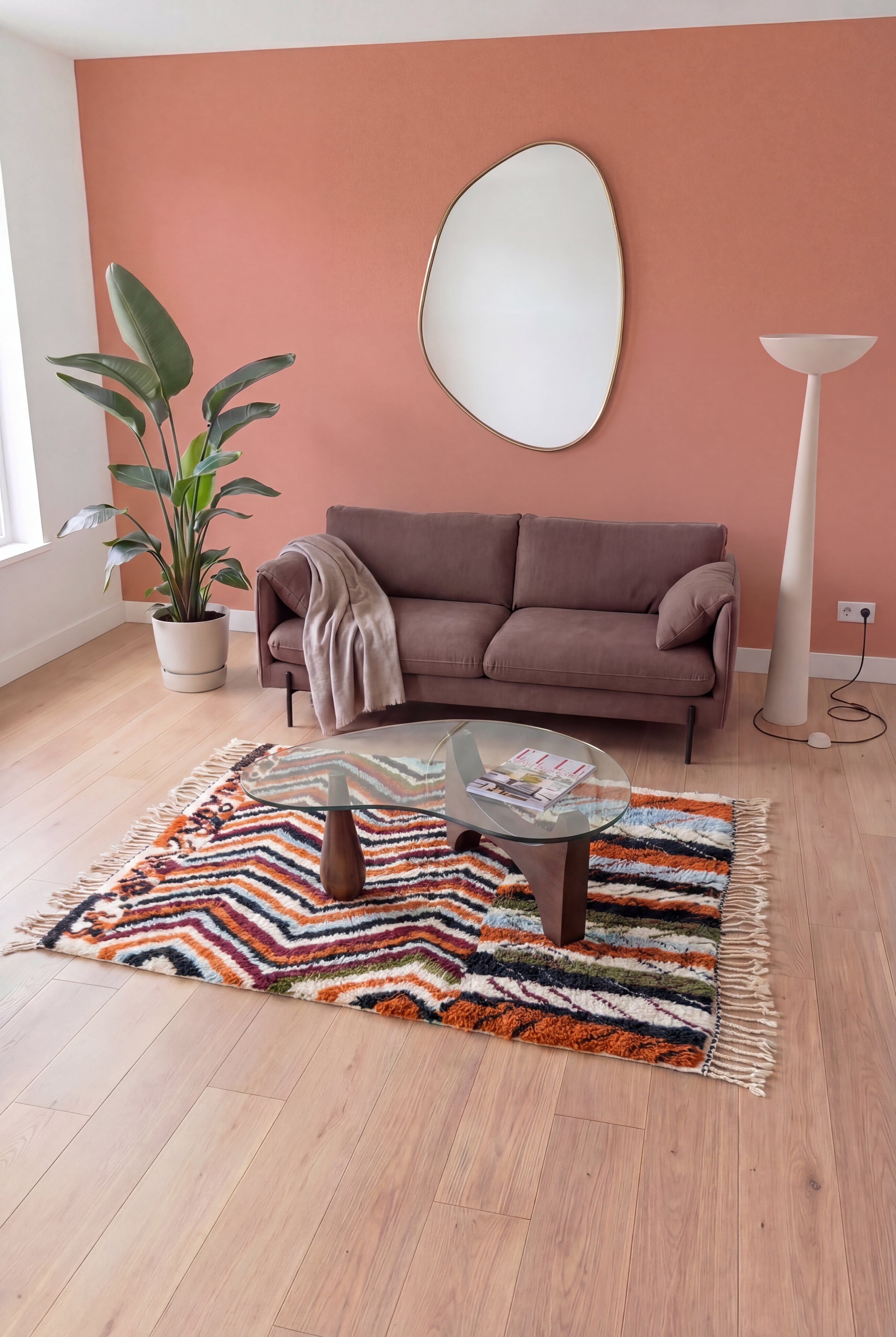 Tapis berbère marocain Azilal coloré fait main, laine et coton multicolore aux tons pastel, 150x215 cm, n2029 — mis en scène dans un salon contemporain | Tamazi