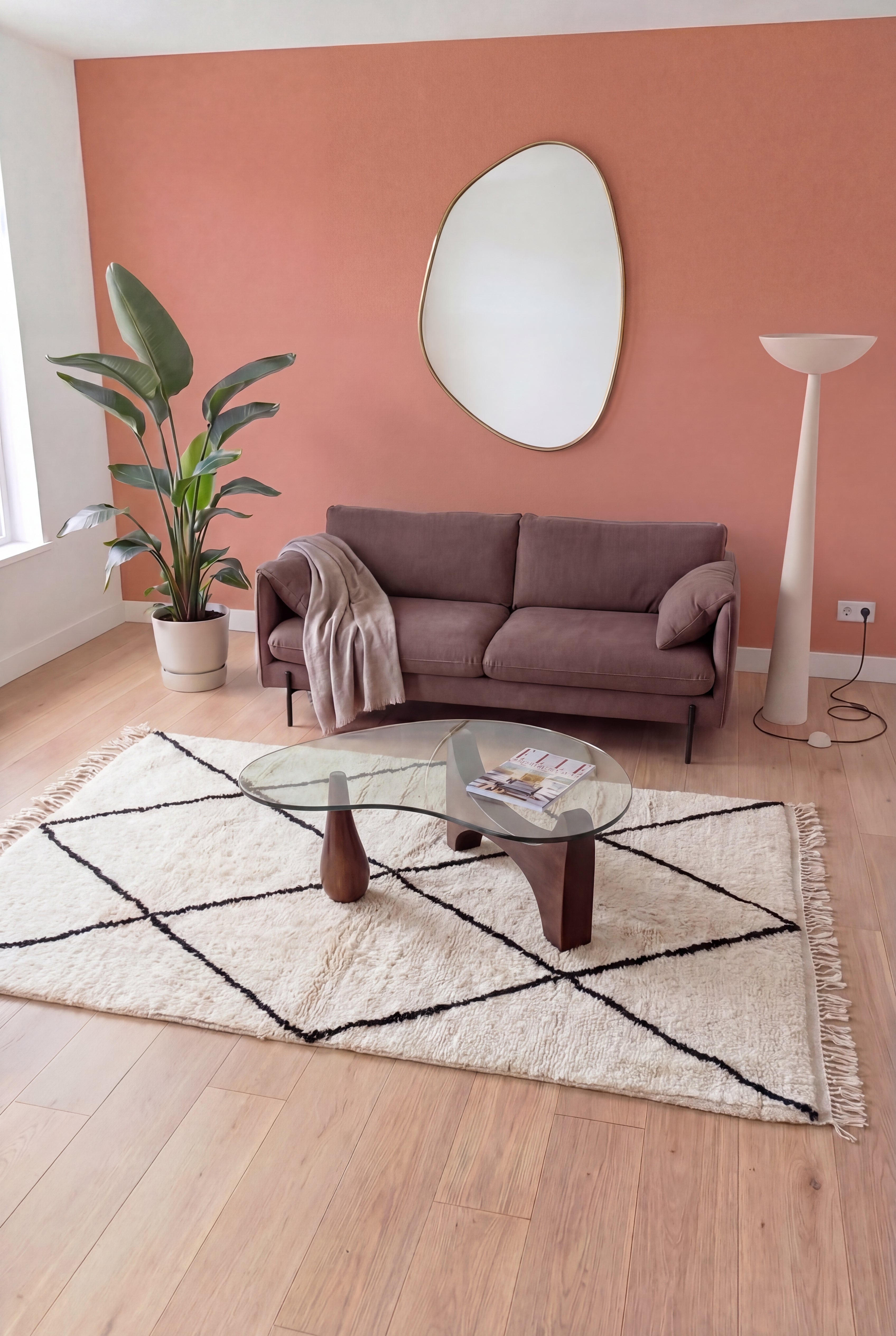 Tapis berbère marocain Beni Ouarain fait main, laine blanc et noir, 150x280 cm, n2517 — mis en scène dans un salon contemporain | Tamazi