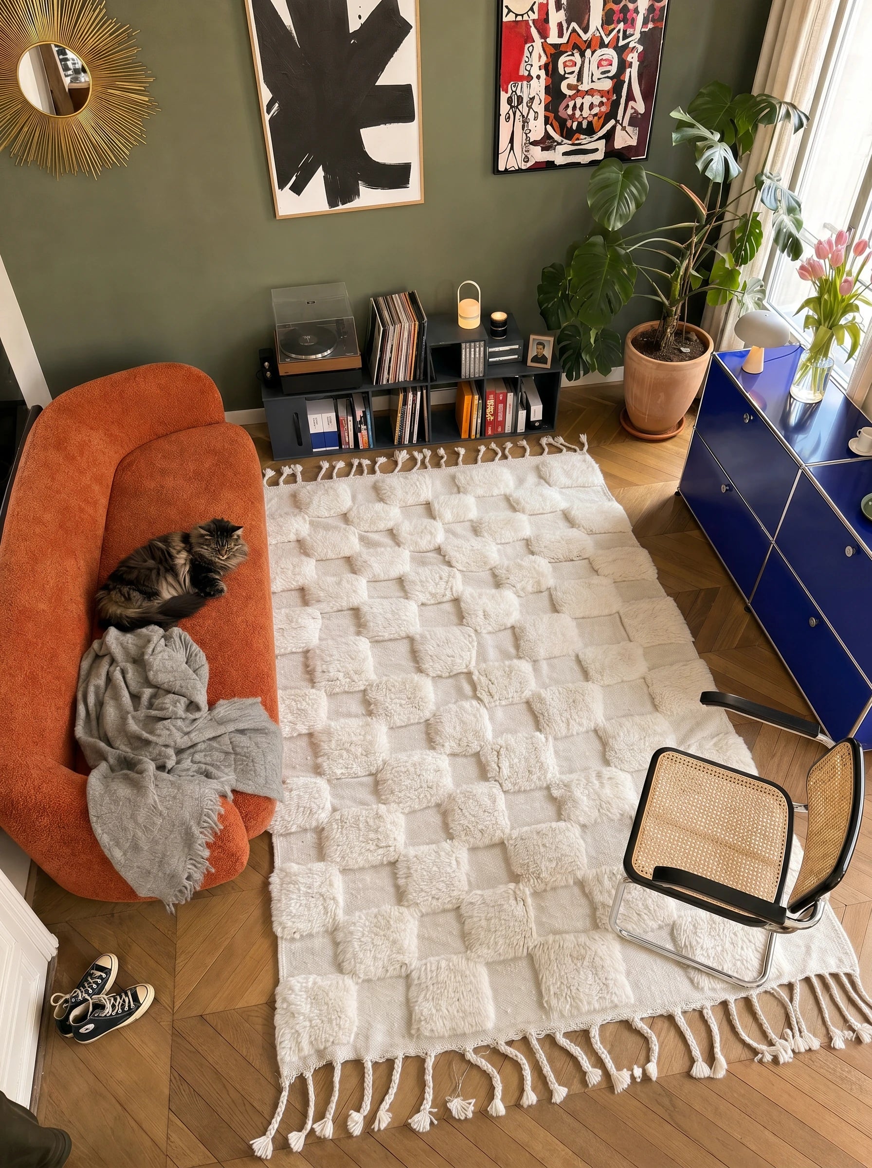 Tapis Beni Ouarain 142 x 295 cm, tapis berbère en situation dans un salon, fait main en laine | Tamazi