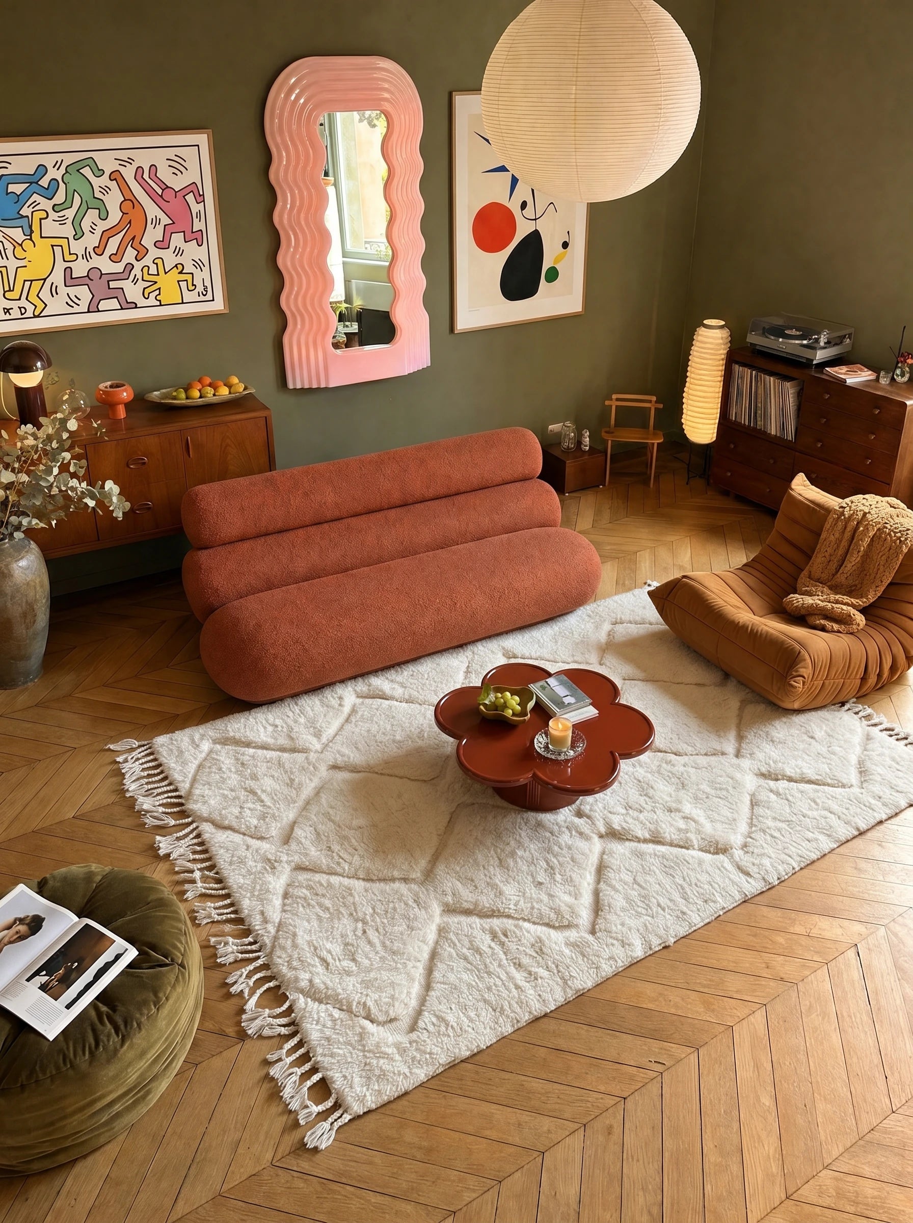 Tapis Beni Ouarain 151 x 280 cm, tapis berbère en situation dans un salon, fait main en laine | Tamazi