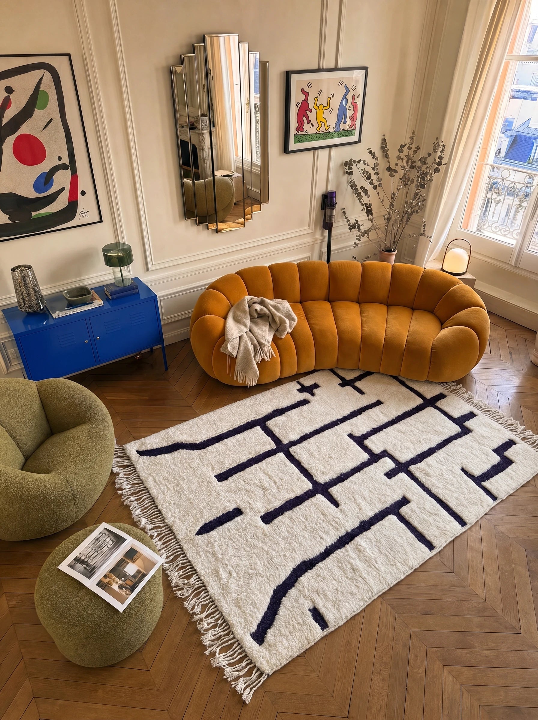 Tapis Beni Ouarain 156 x 274 cm, tapis berbère en situation dans un salon, fait main en laine | Tamazi