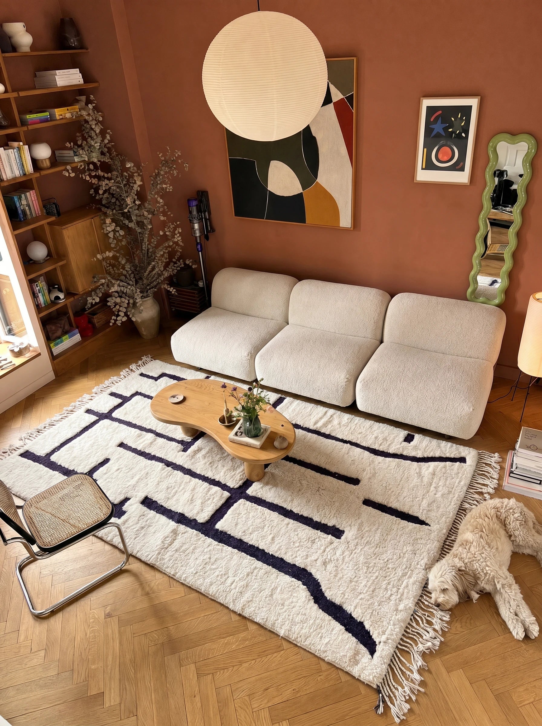 Tapis Beni Ouarain 159 x 285 cm, tapis berbère en situation dans un salon, fait main en laine | Tamazi