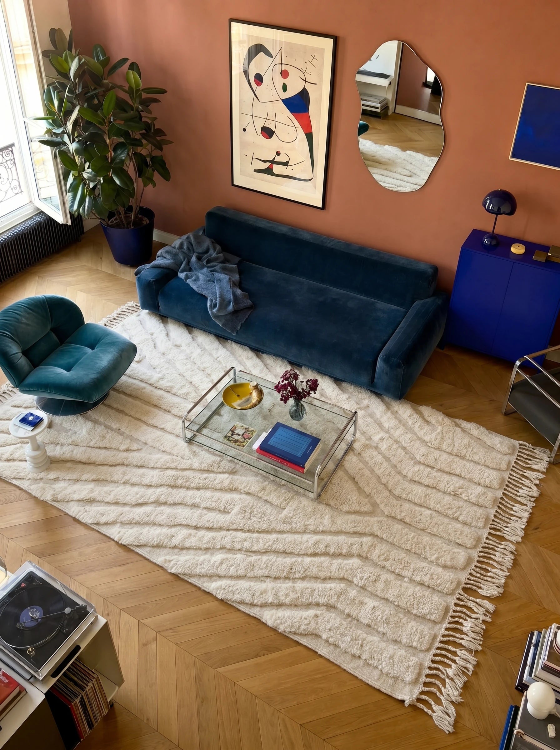 Tapis Beni Ouarain 187 x 330 cm, tapis berbère en situation dans un salon, fait main en laine | Tamazi