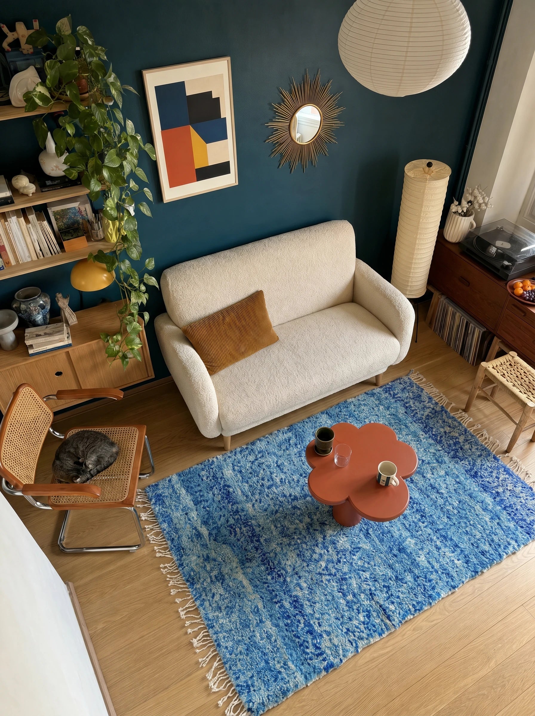 Tapis berbère coloré 153 x 211 cm en situation dans un salon, fait main en laine | Tamazi