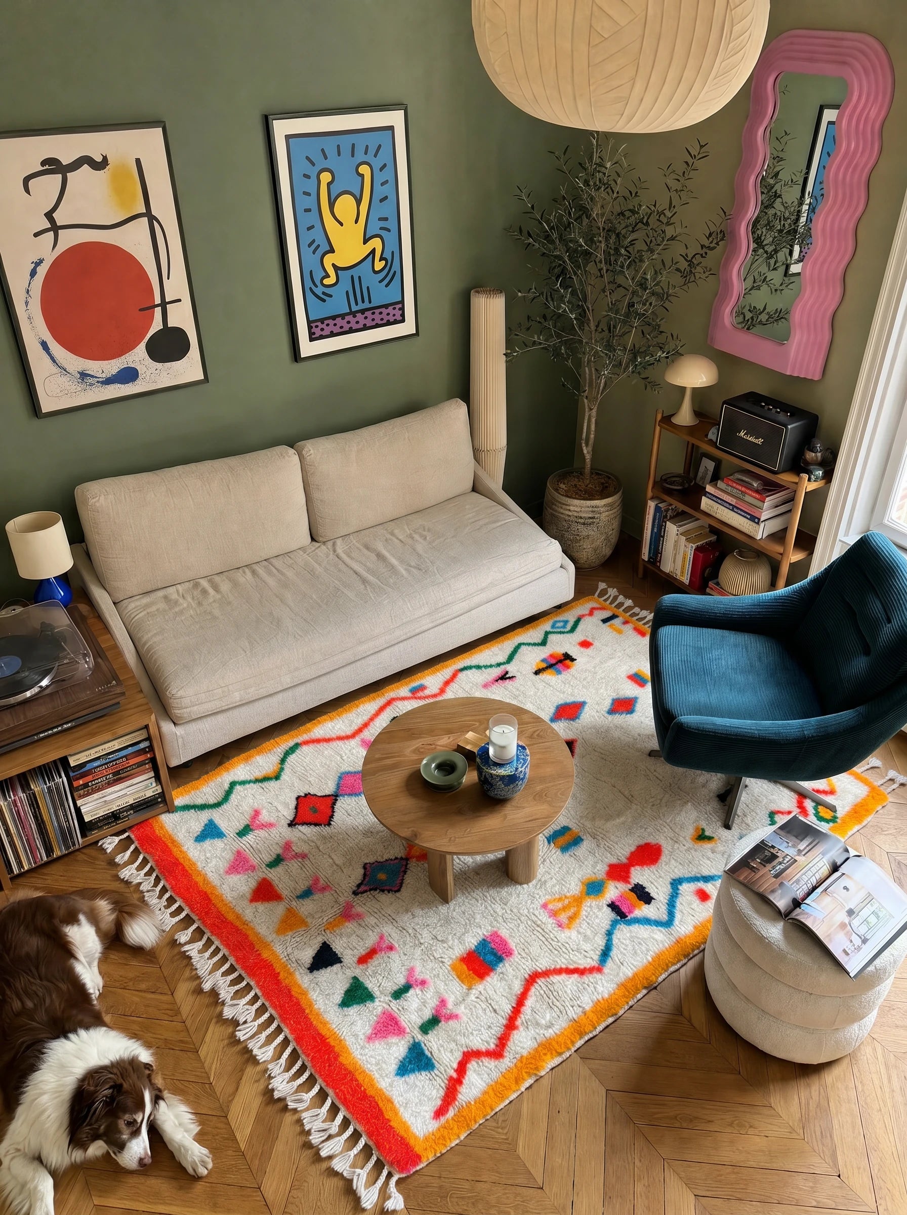 Tapis berbère coloré 157 x 223 cm en situation dans un salon, fait main en laine | Tamazi