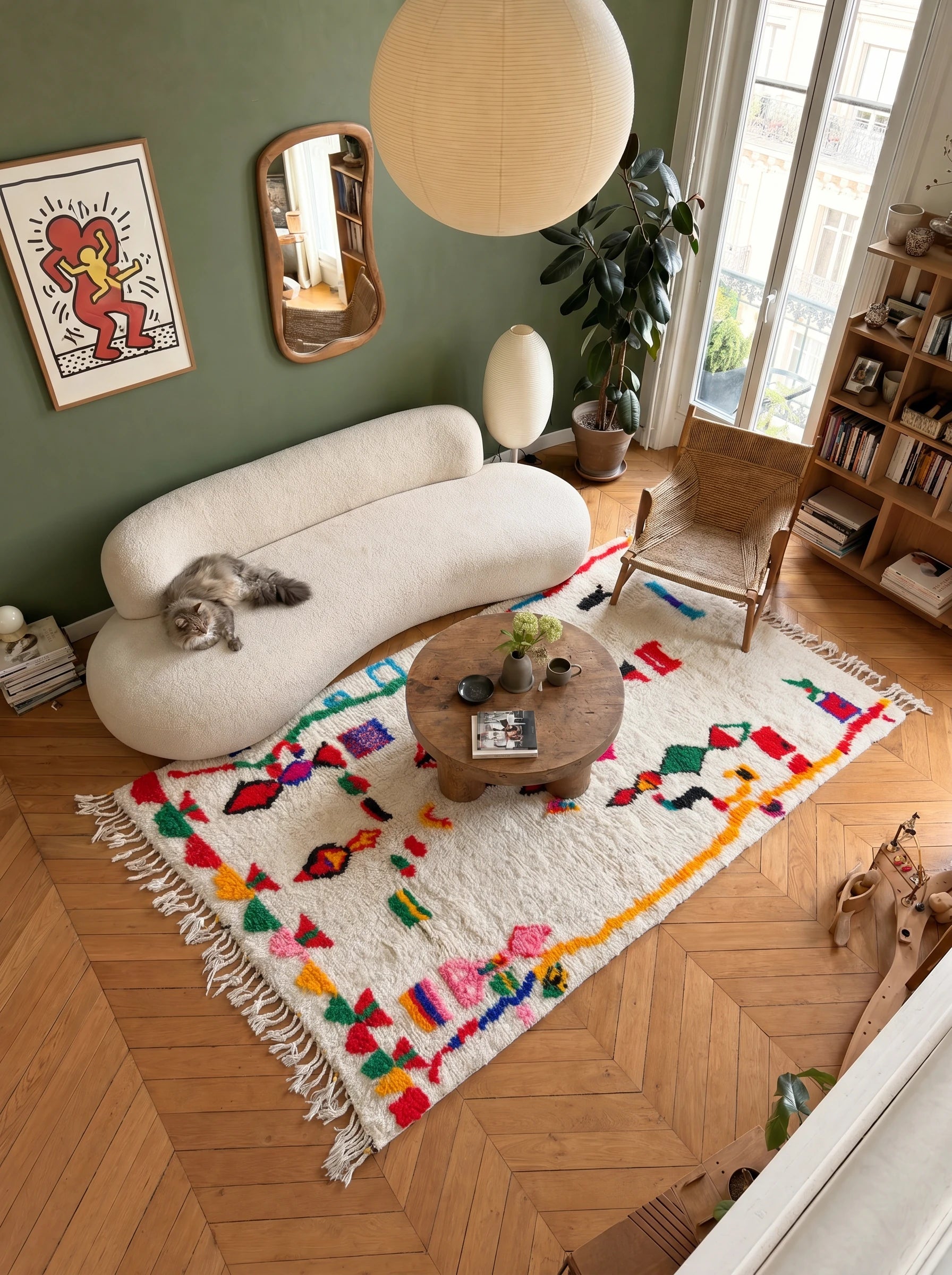 Tapis berbère coloré  157 x 270 cm en situation dans un salon, fait main en laine | Tamazi