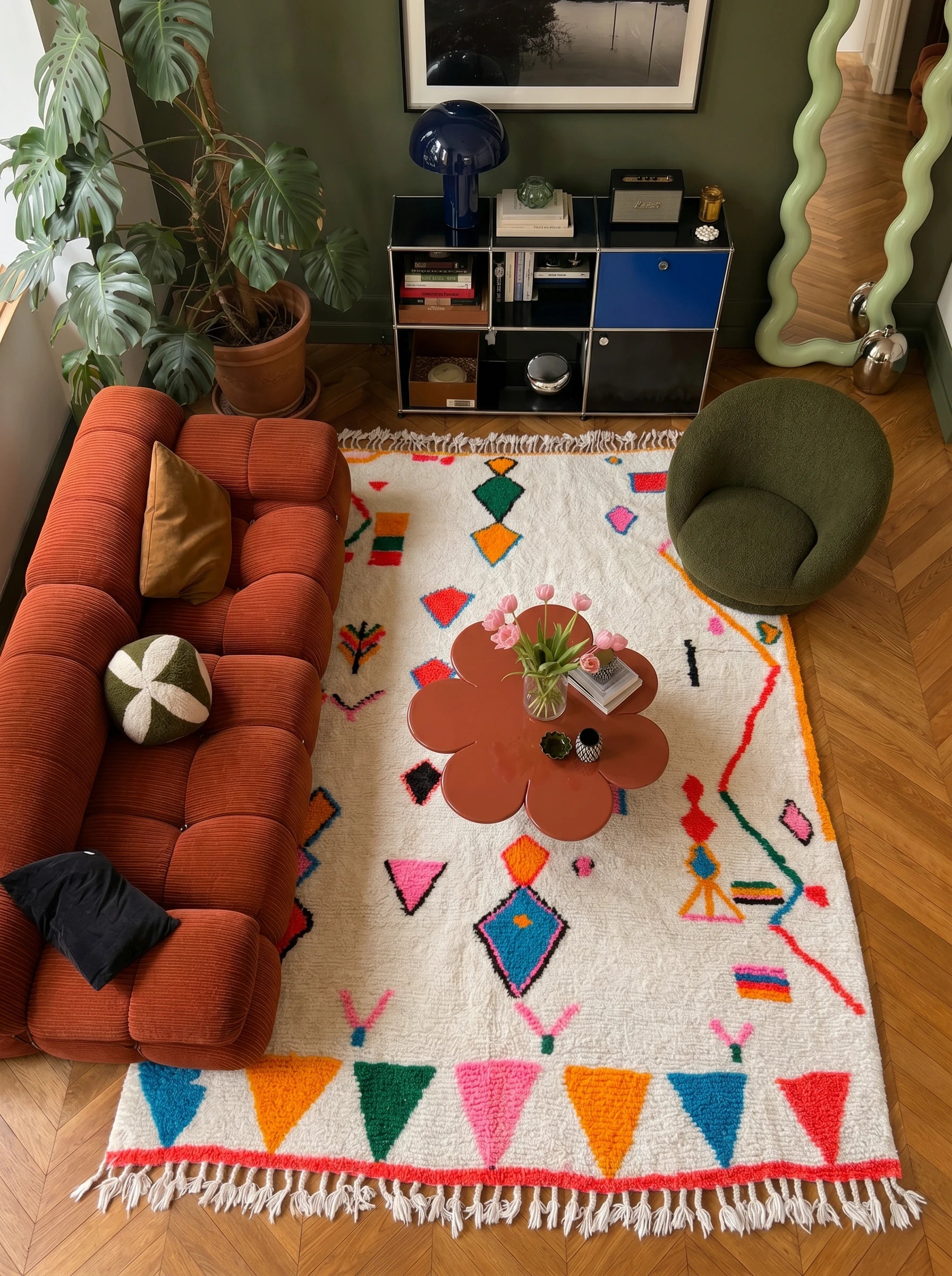 Tapis berbère coloré 192 x 310 cm en situation dans un salon, fait main en laine | Tamazi