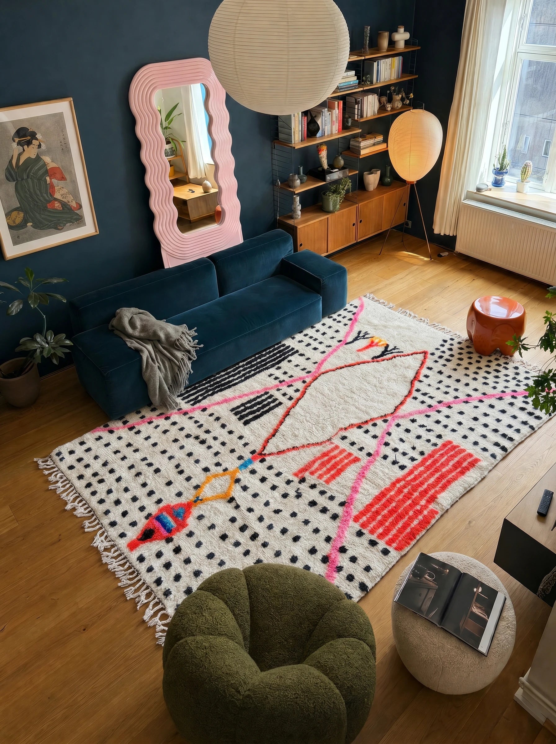 Tapis berbère coloré 200 x 314 cm en situation dans un salon, fait main en laine | Tamazi