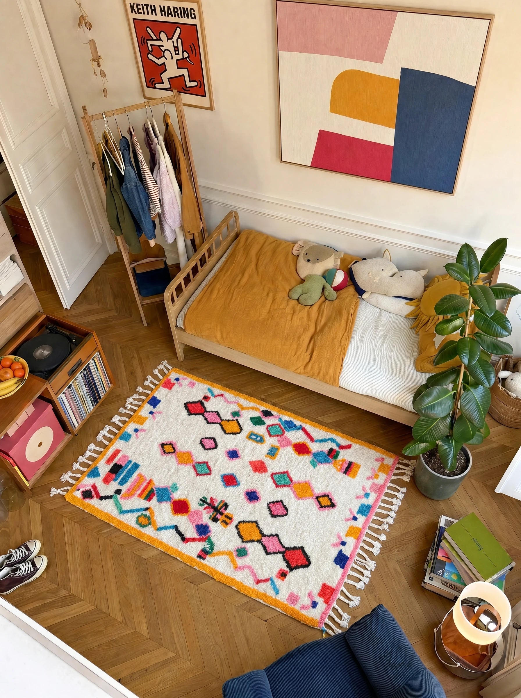 Tapis berbère coloré 95 x 175 cm en situation dans un salon, fait main en laine | Tamazi
