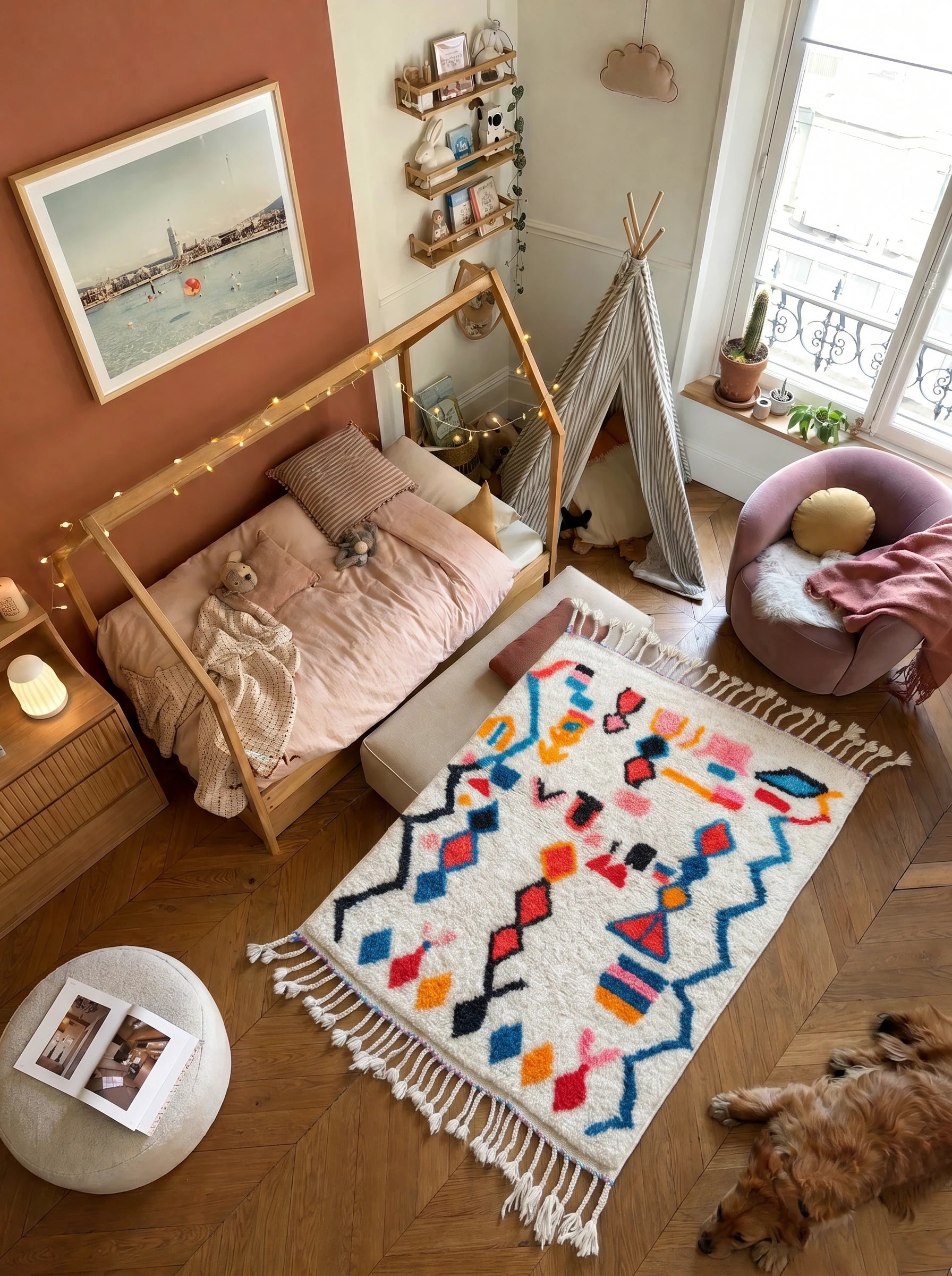 Tapis berbère coloré 99 x 177 cm en situation dans un salon, fait main en laine | Tamazi