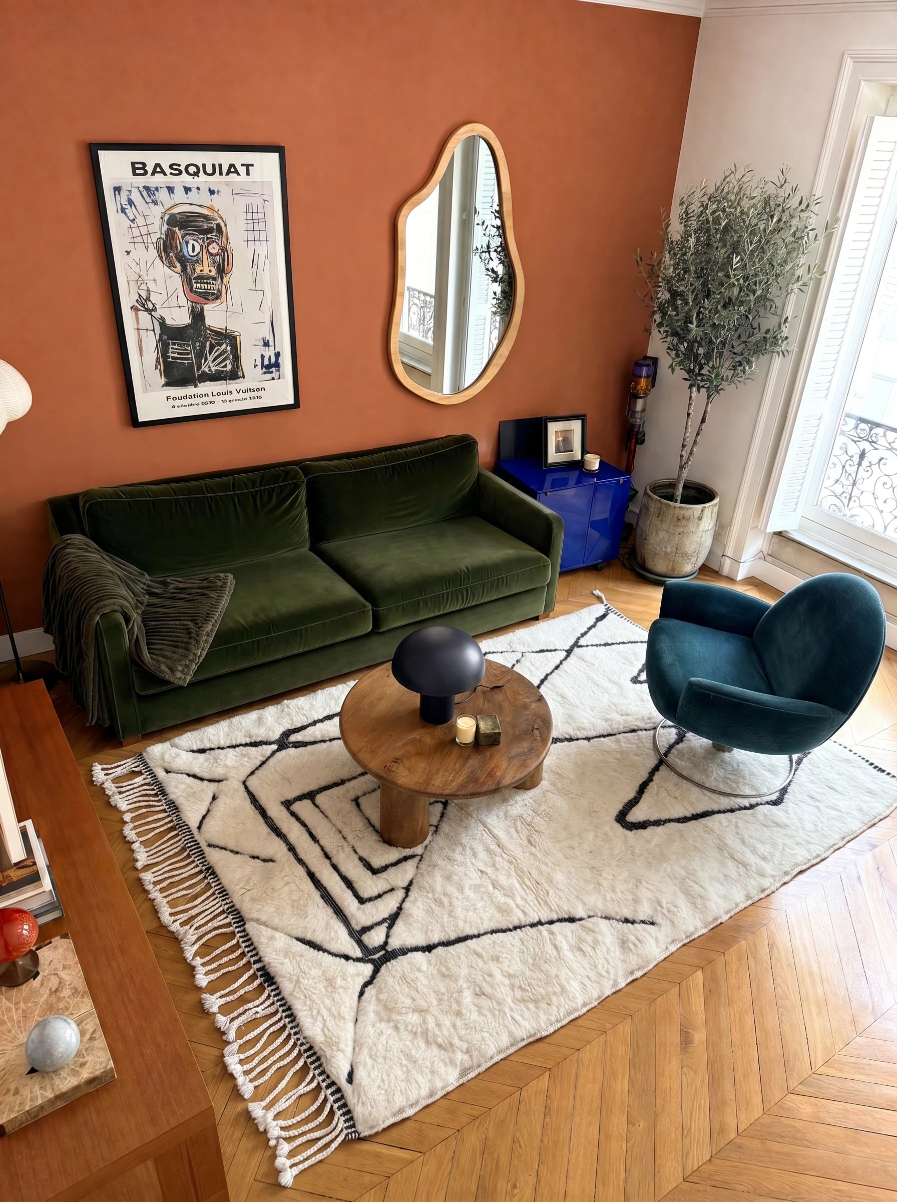 Tapis M'rirt 160 x 270 cm, tapis berbère en situation dans un salon, fait main en laine | Tamazi