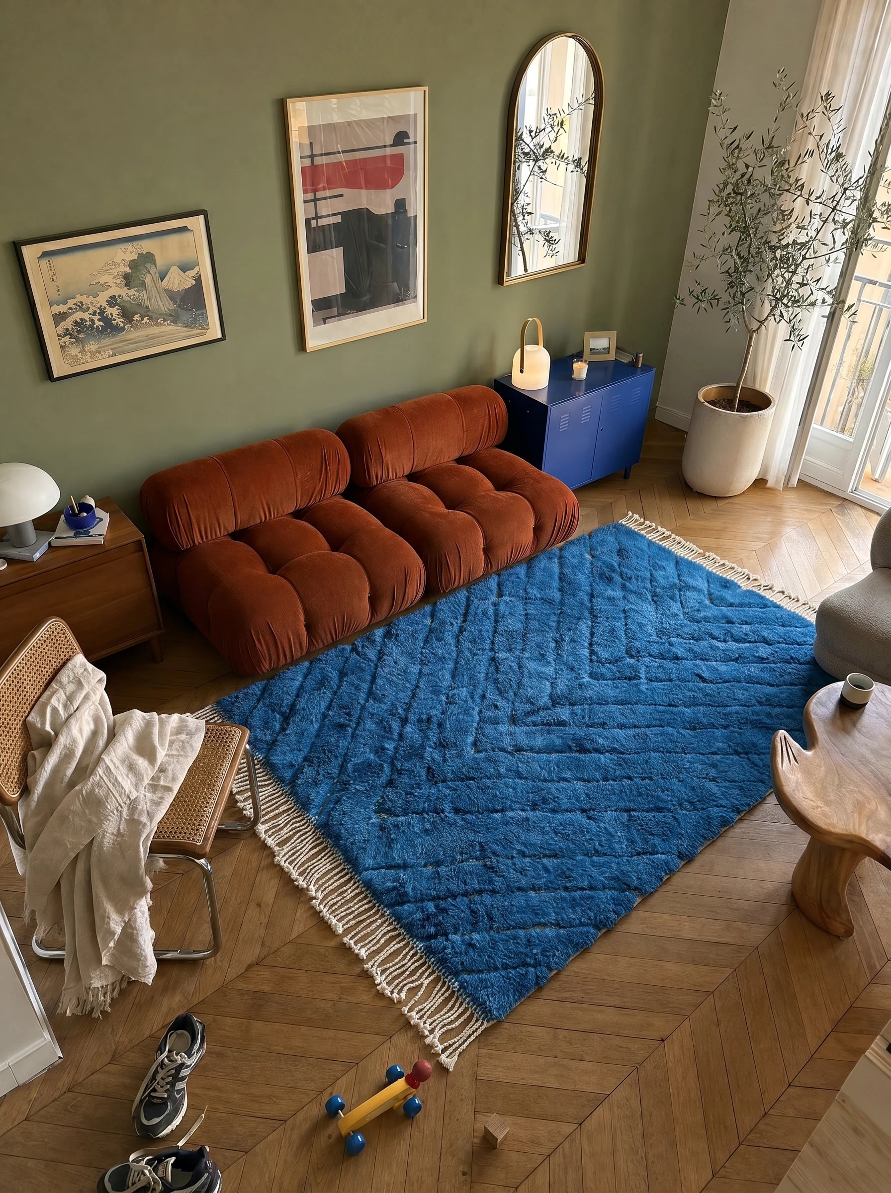 Tapis M'rirt 163 x 280 cm, tapis berbère en situation dans un salon, fait main en laine | Tamazi