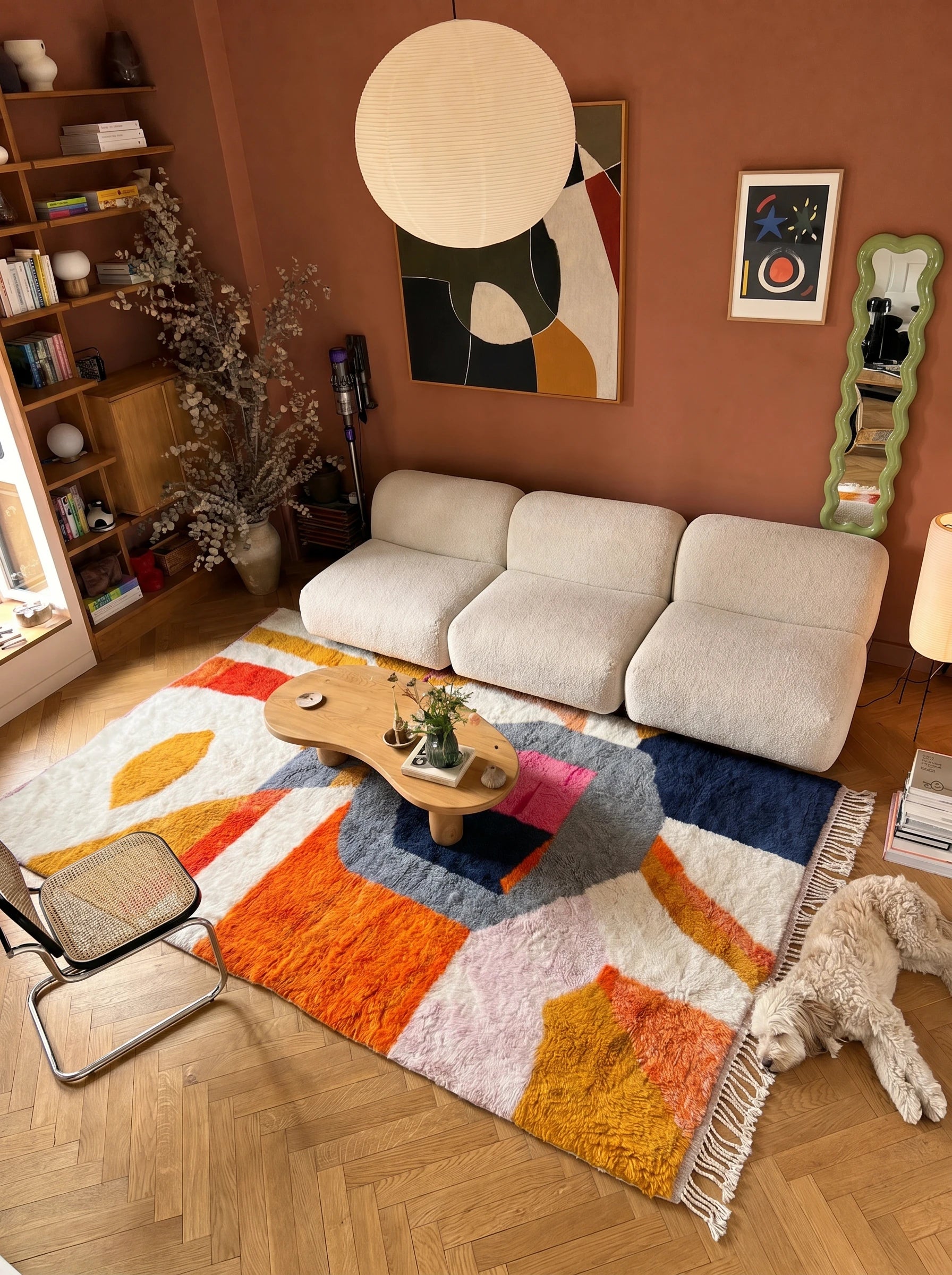 Tapis M'rirt 199 x 323 cm, tapis berbère en situation dans un salon, fait main en laine | Tamazi