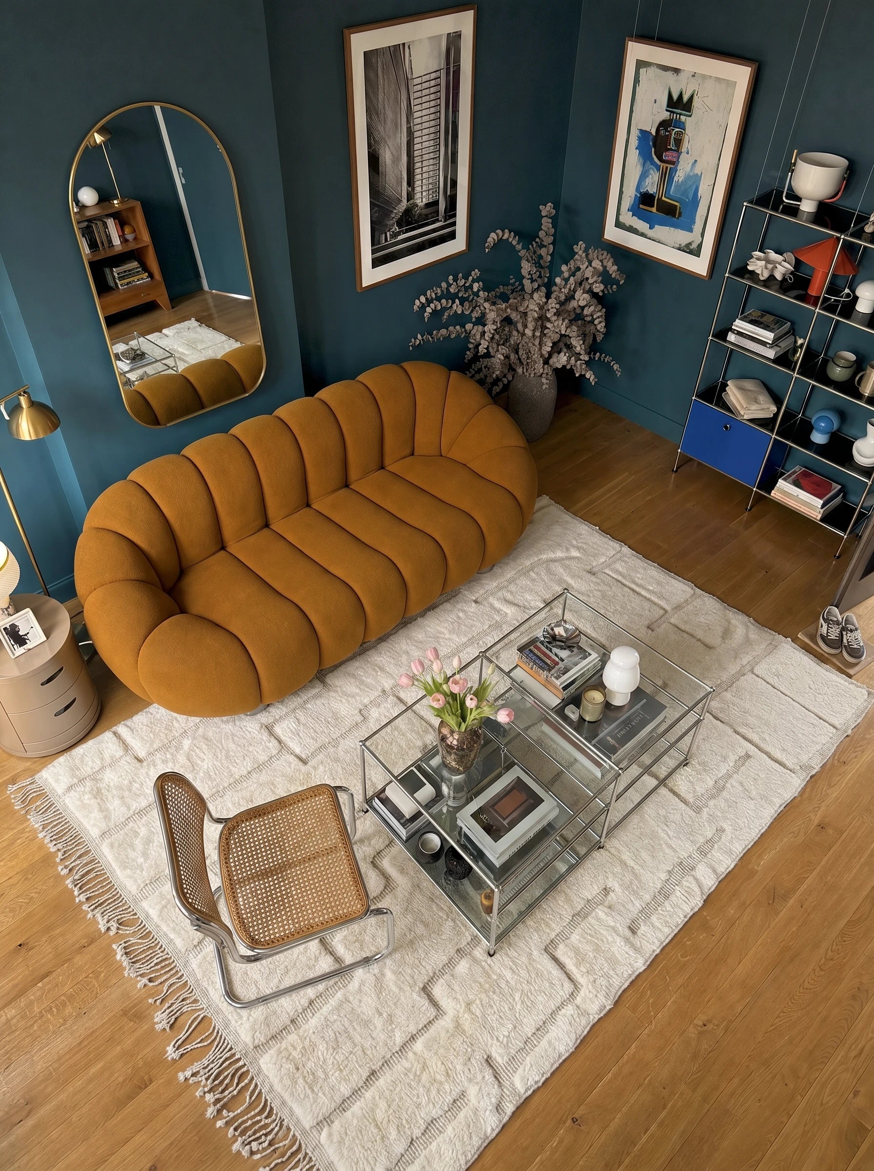 Tapis M'rirt 239 x 287 cm, tapis berbère en situation dans un salon, fait main en laine | Tamazi